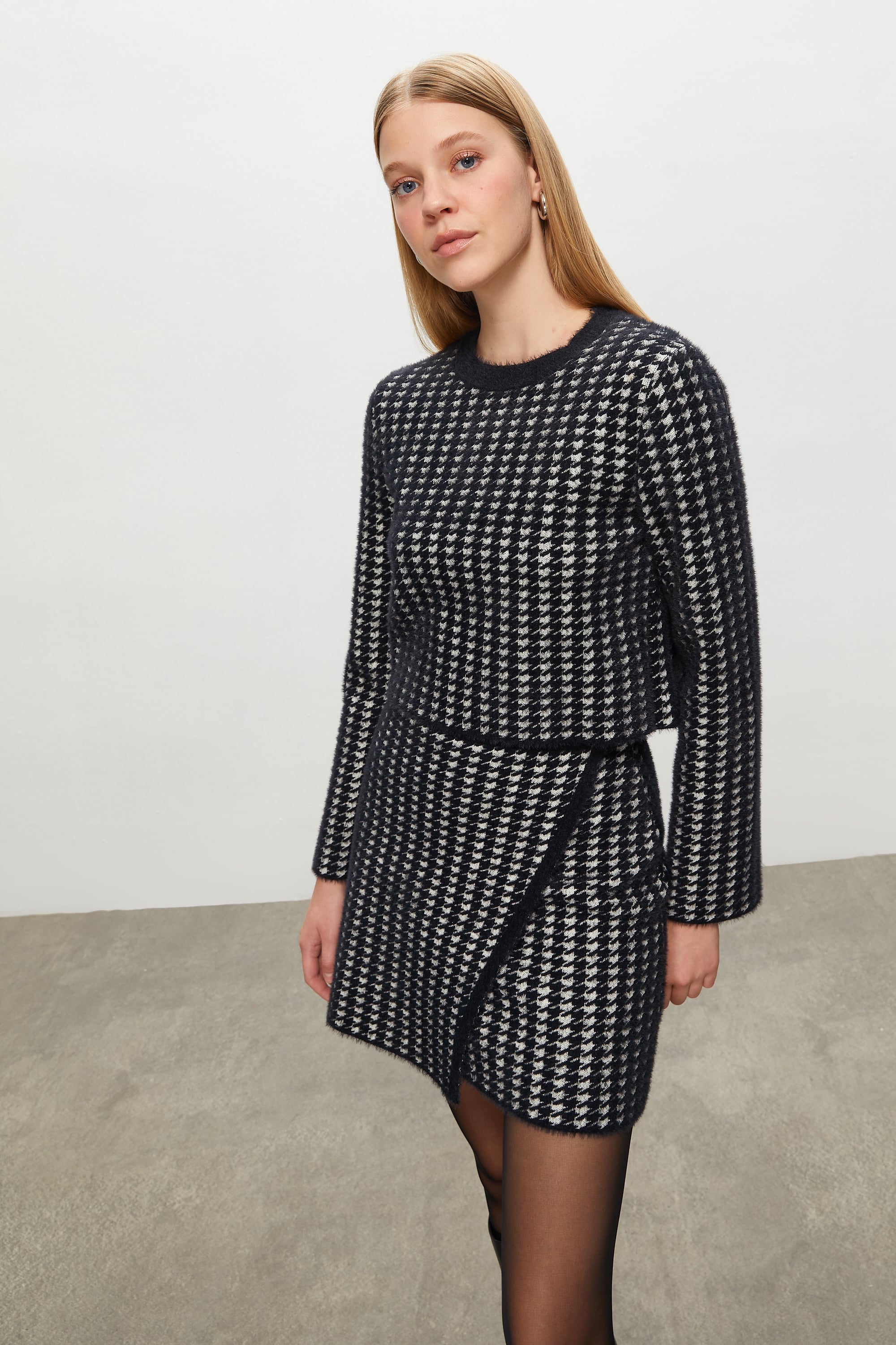 JAKARLI KAZAYAĞI TRİKO KAZAK