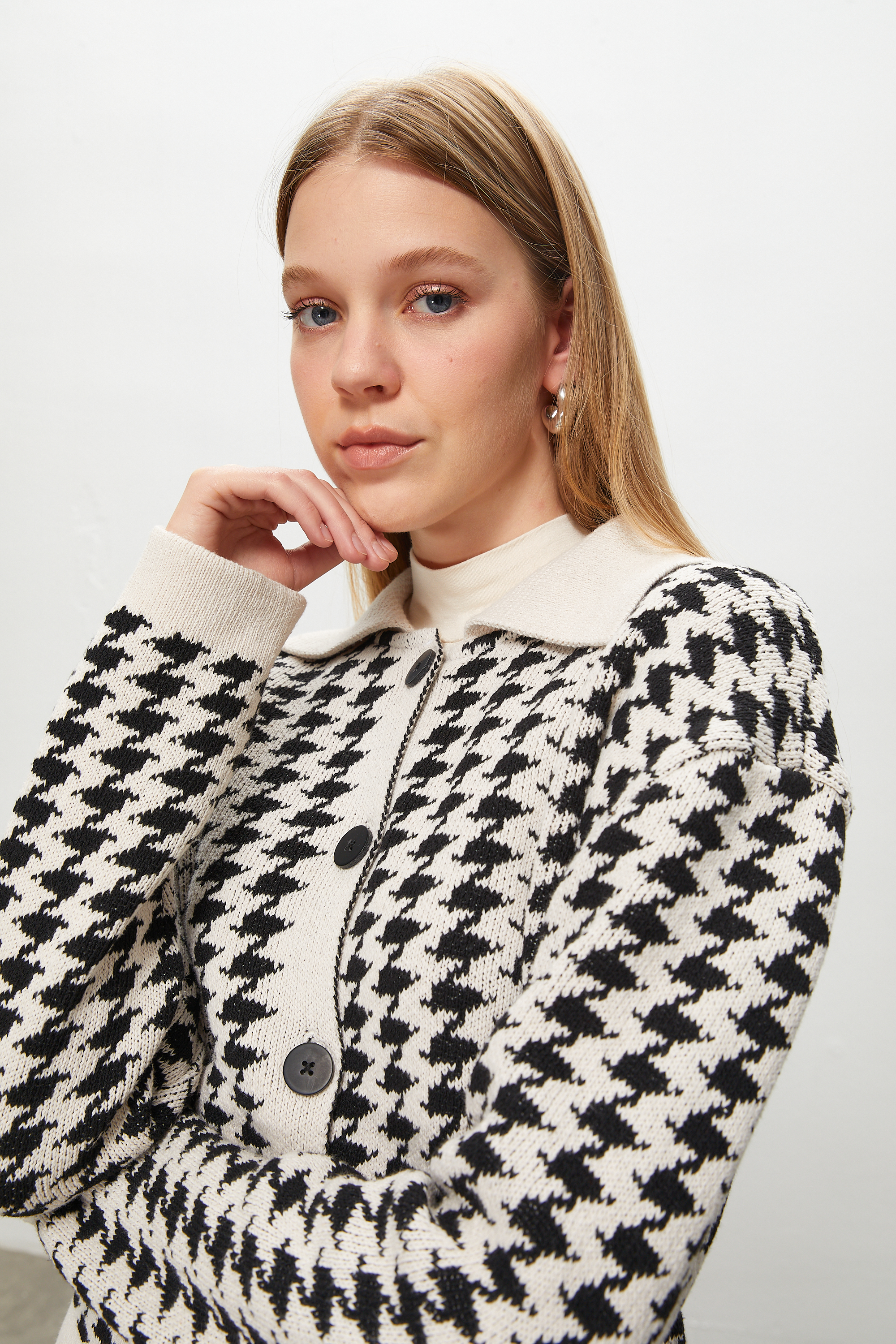 JAKARLI KAZAYAĞI TRİKO CEKET