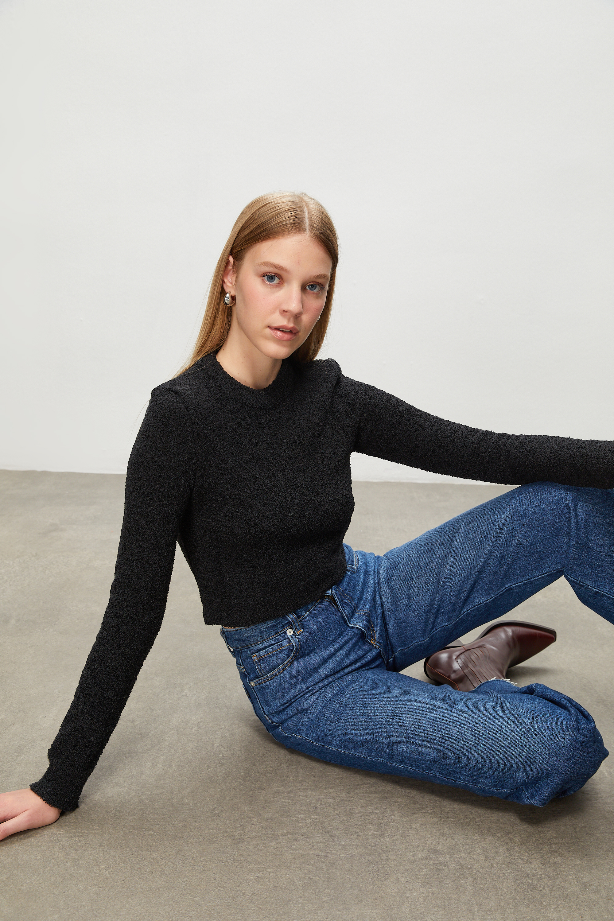 BİSİKLET YAKA TRİKO KAZAK