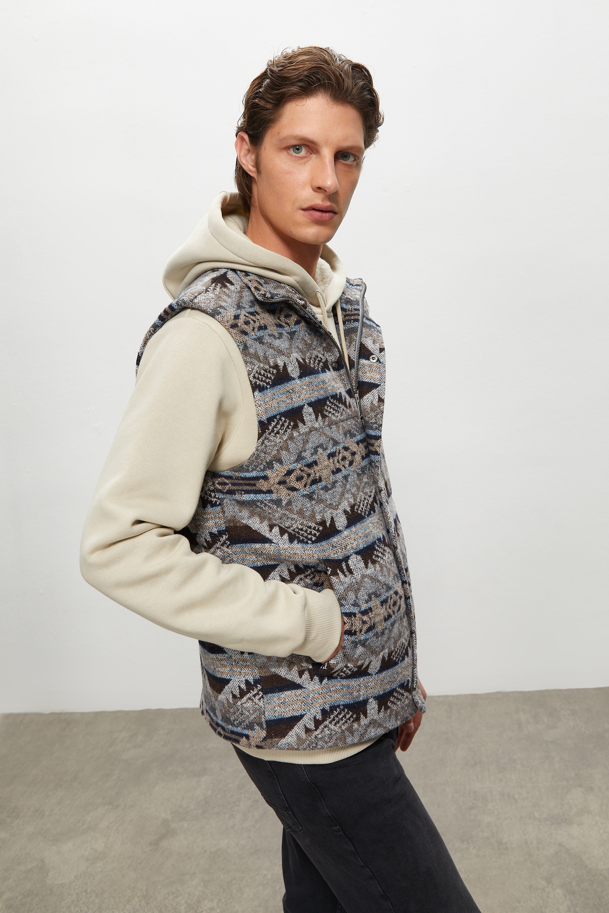 DİK YAKA JAKARLI ETNİK YELEK