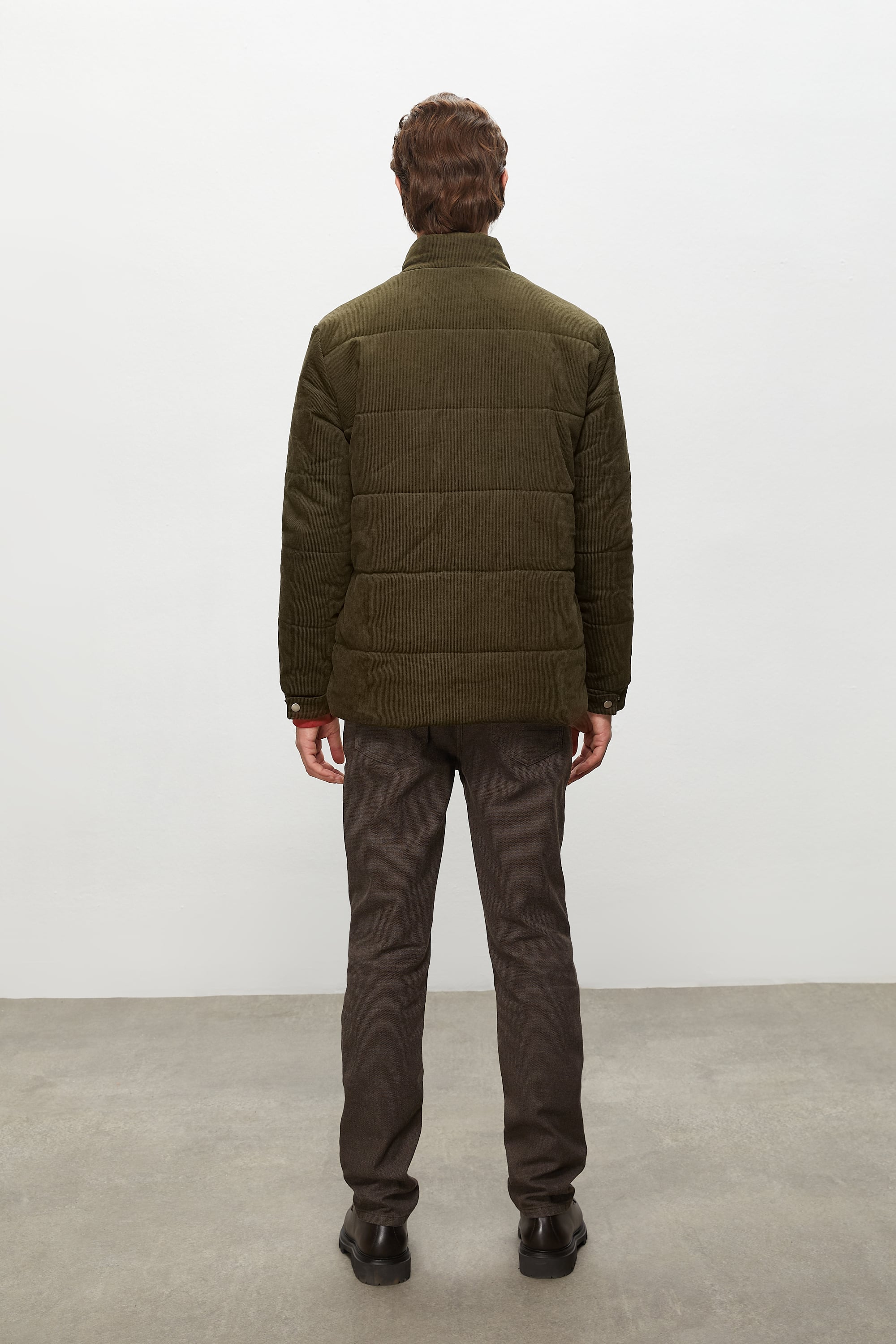 KADİFE DOKULU DİK YAKA ŞİŞME MONT