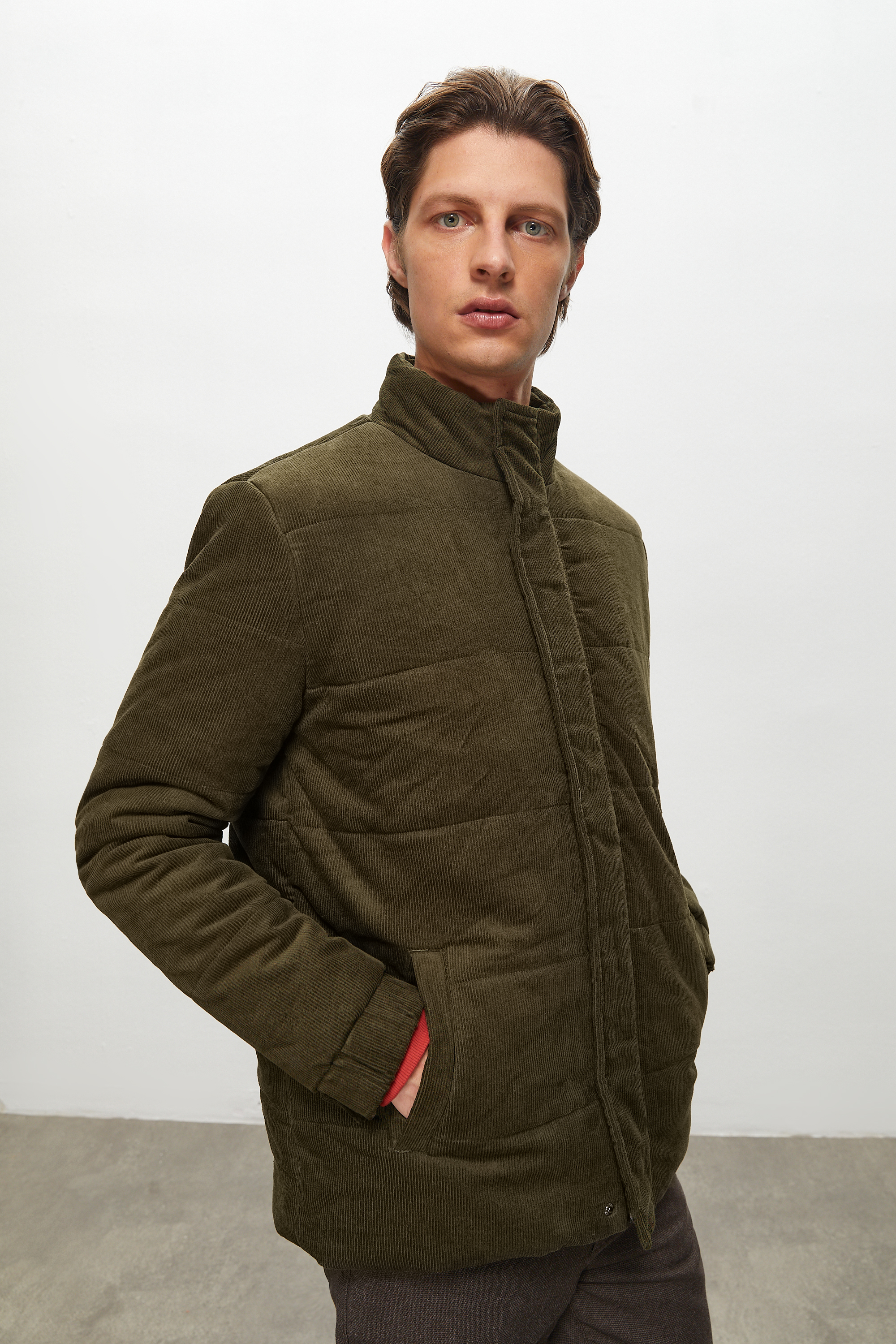 KADİFE DOKULU DİK YAKA ŞİŞME MONT