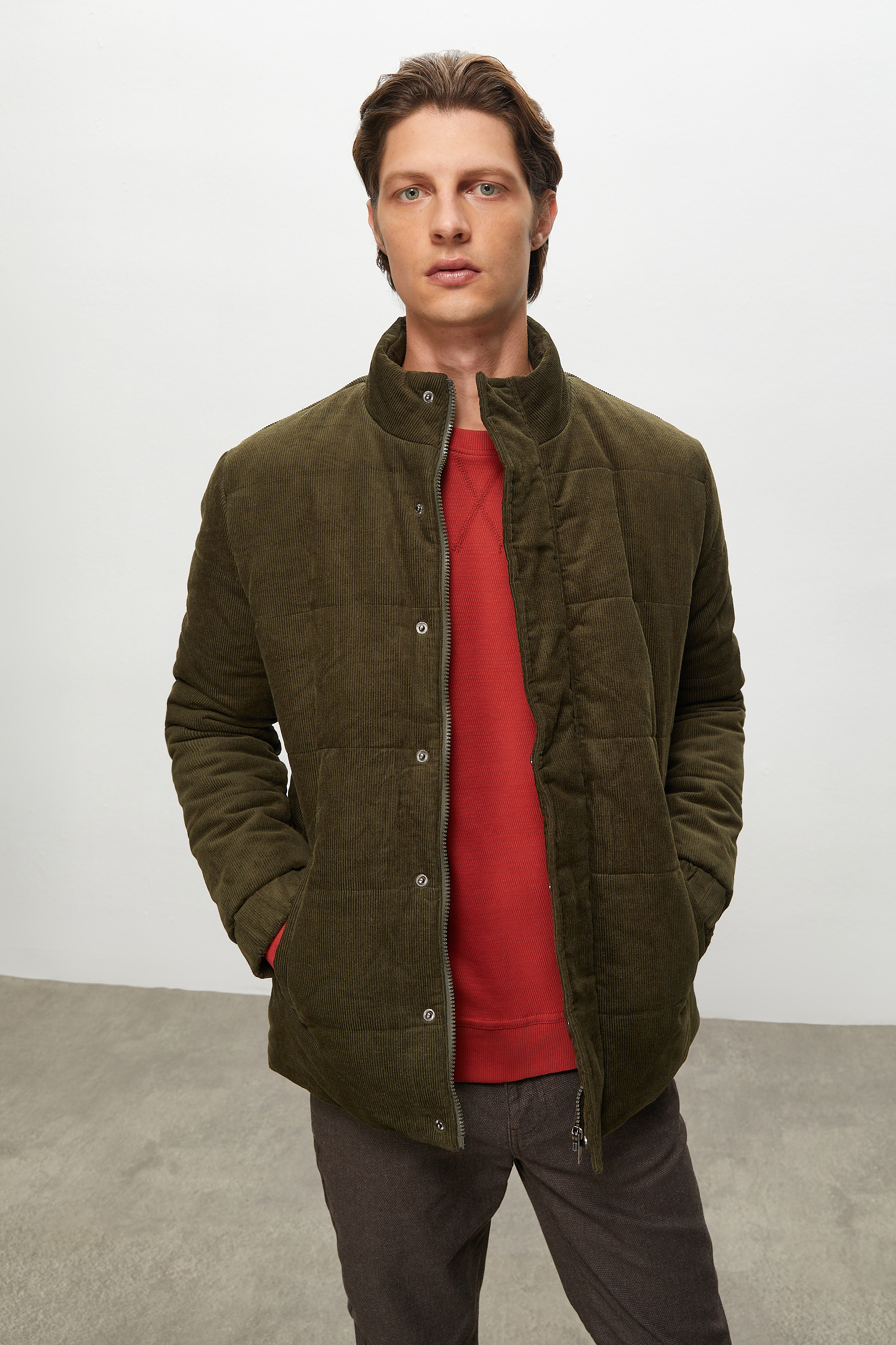 KADİFE DOKULU DİK YAKA ŞİŞME MONT