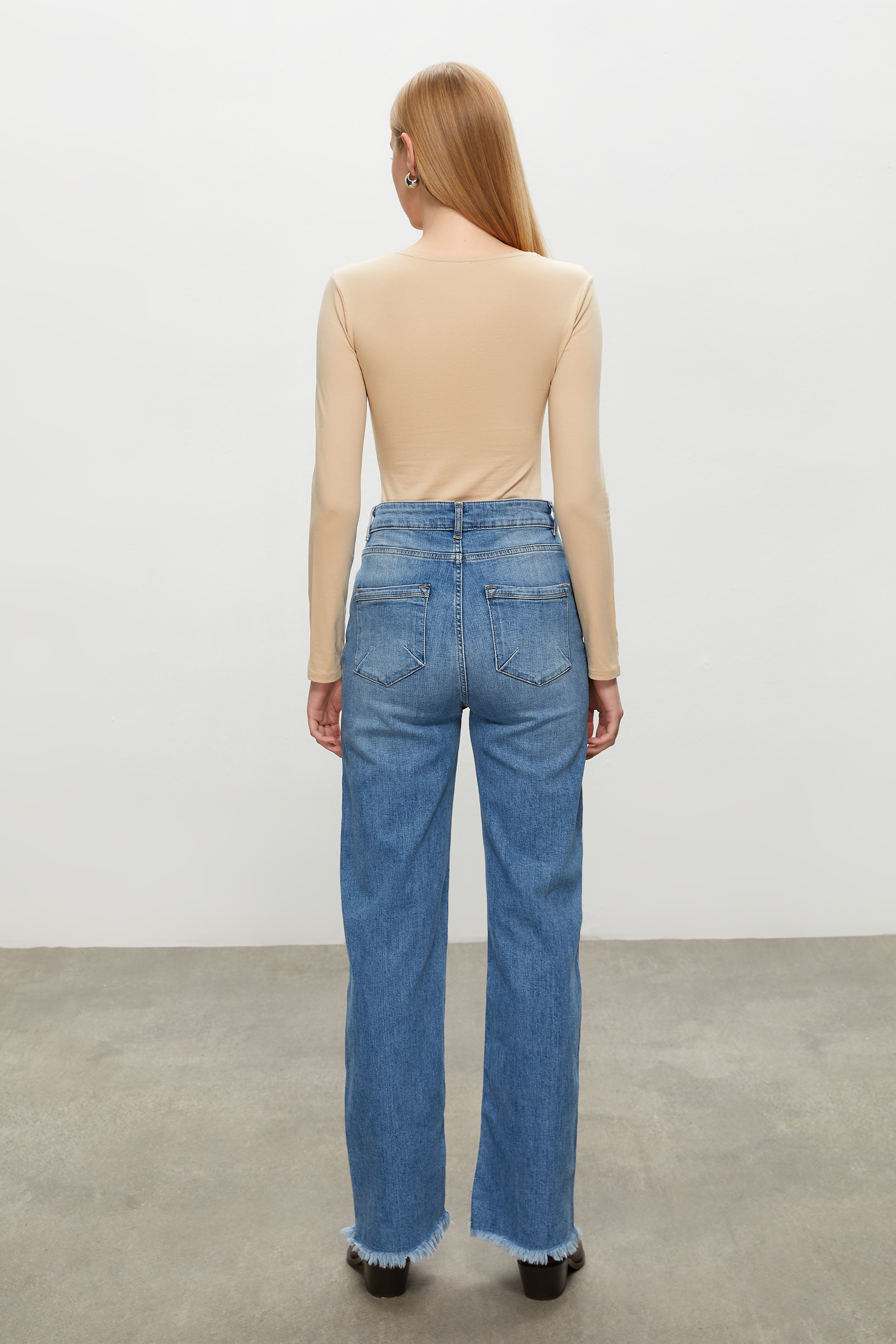 V YAKA UZUN KOLLU T-SHIRT