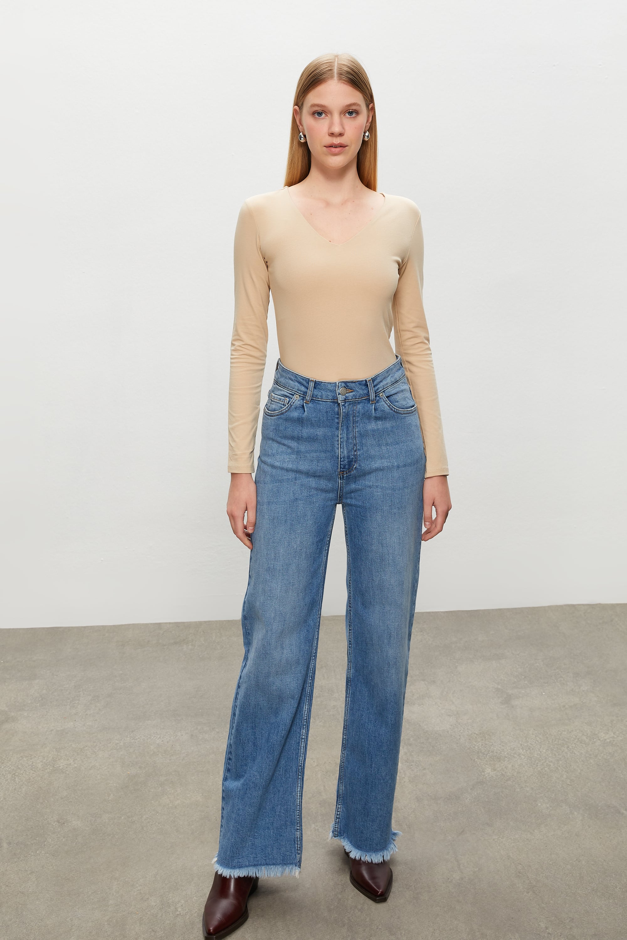 V YAKA UZUN KOLLU T-SHIRT