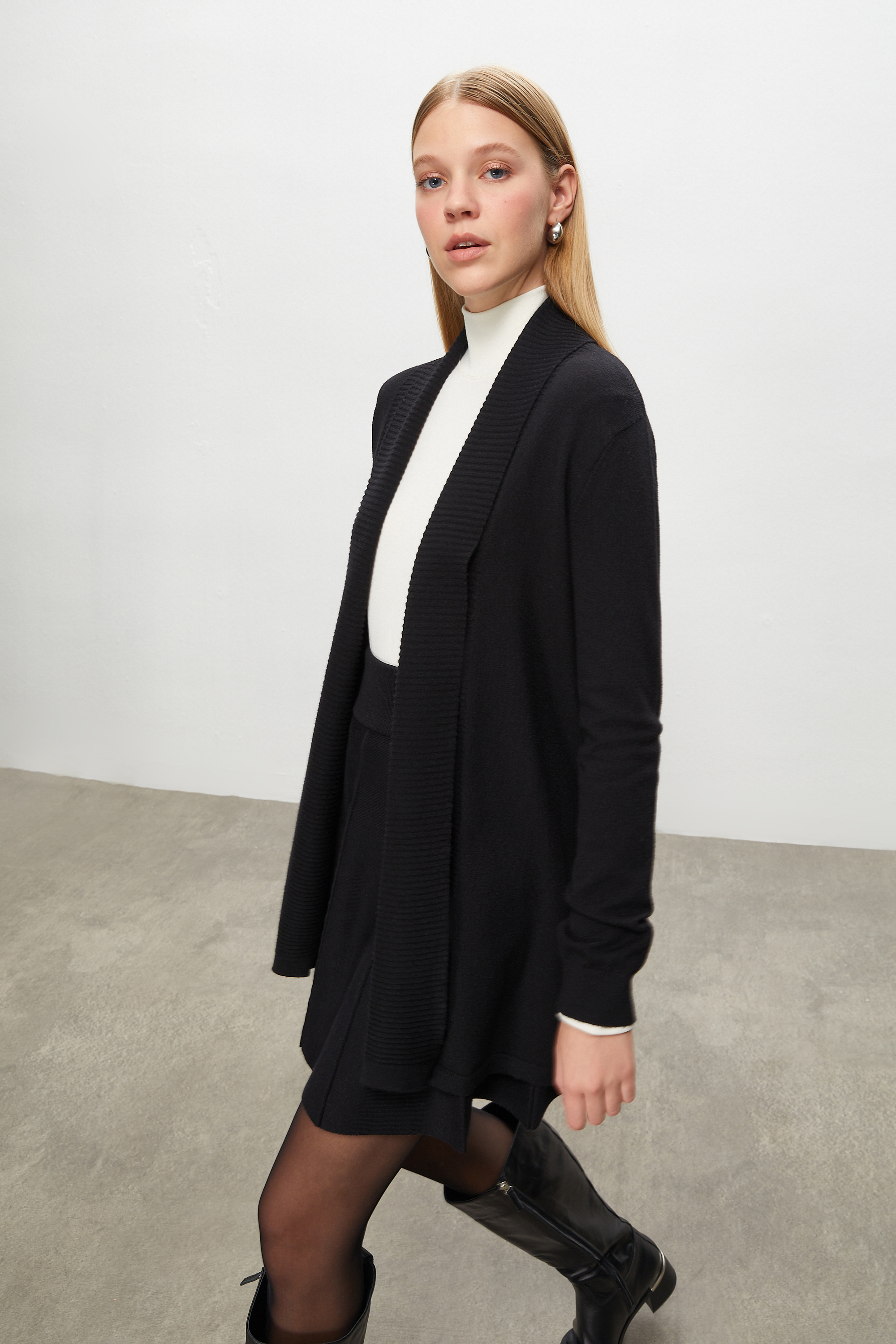 ŞAL YAKA TRİKO HIRKA