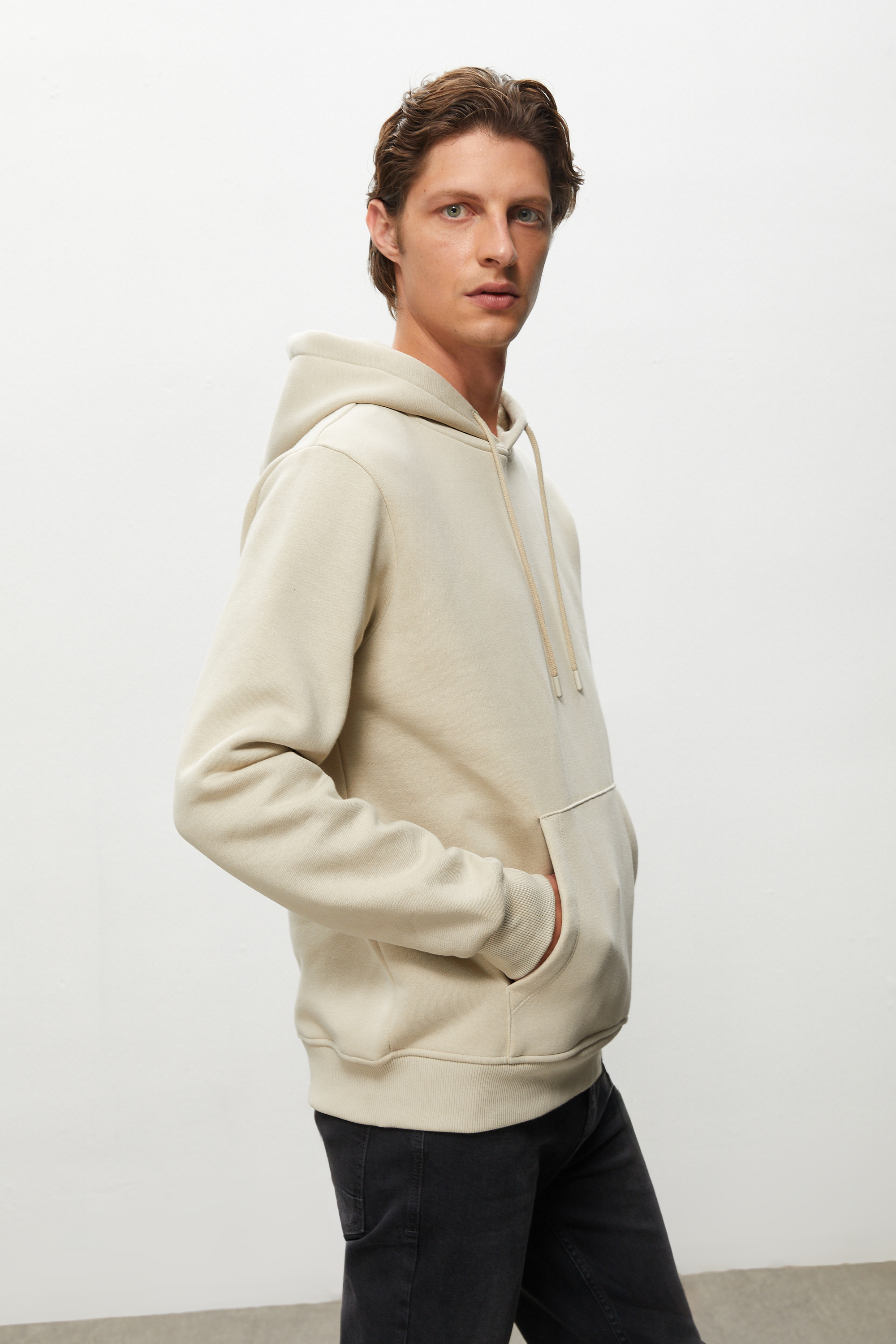 KAPÜŞONLU SWEATSHIRT