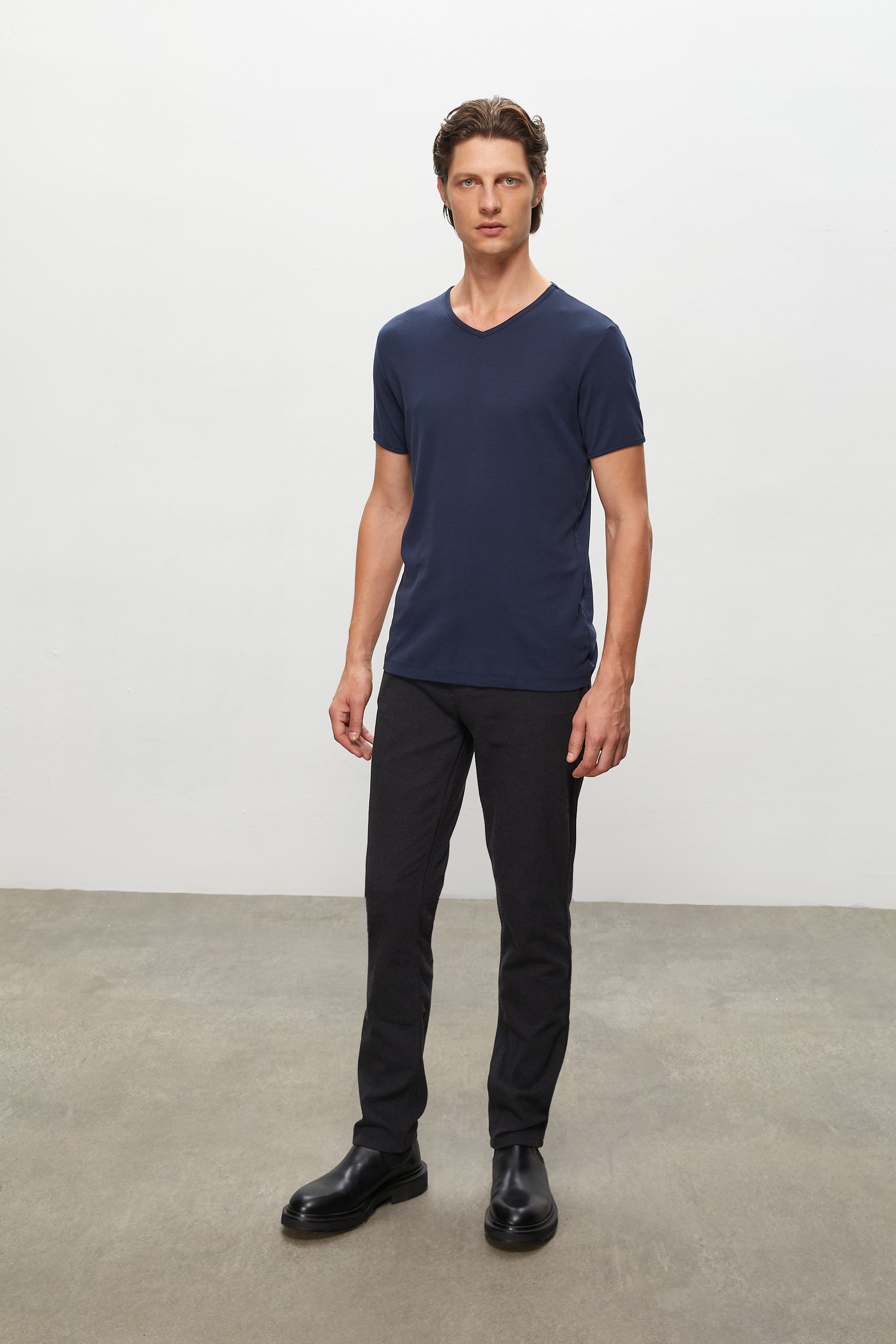 V YAKA KISA KOLLU T-SHIRT