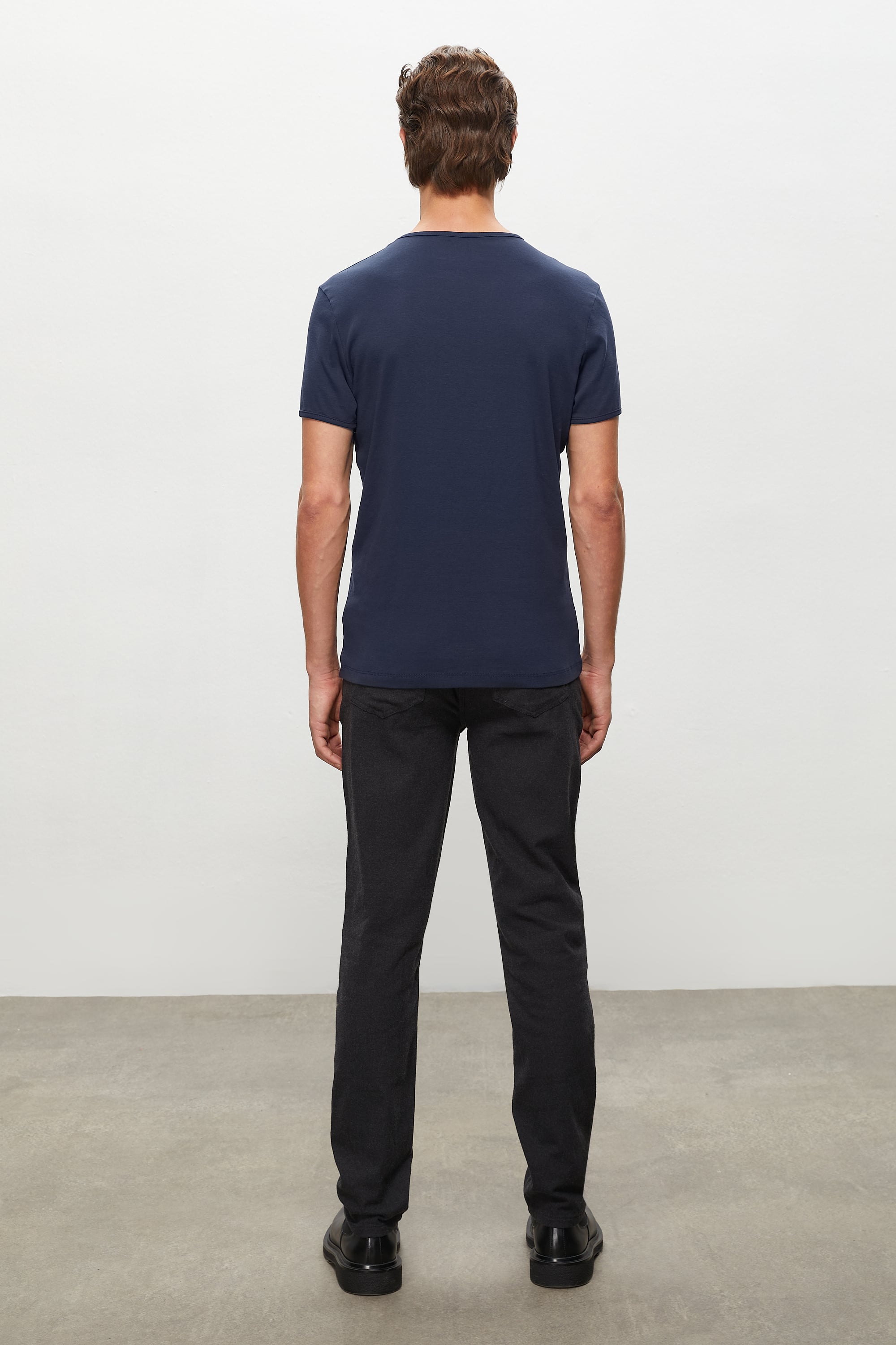 V YAKA KISA KOLLU T-SHIRT