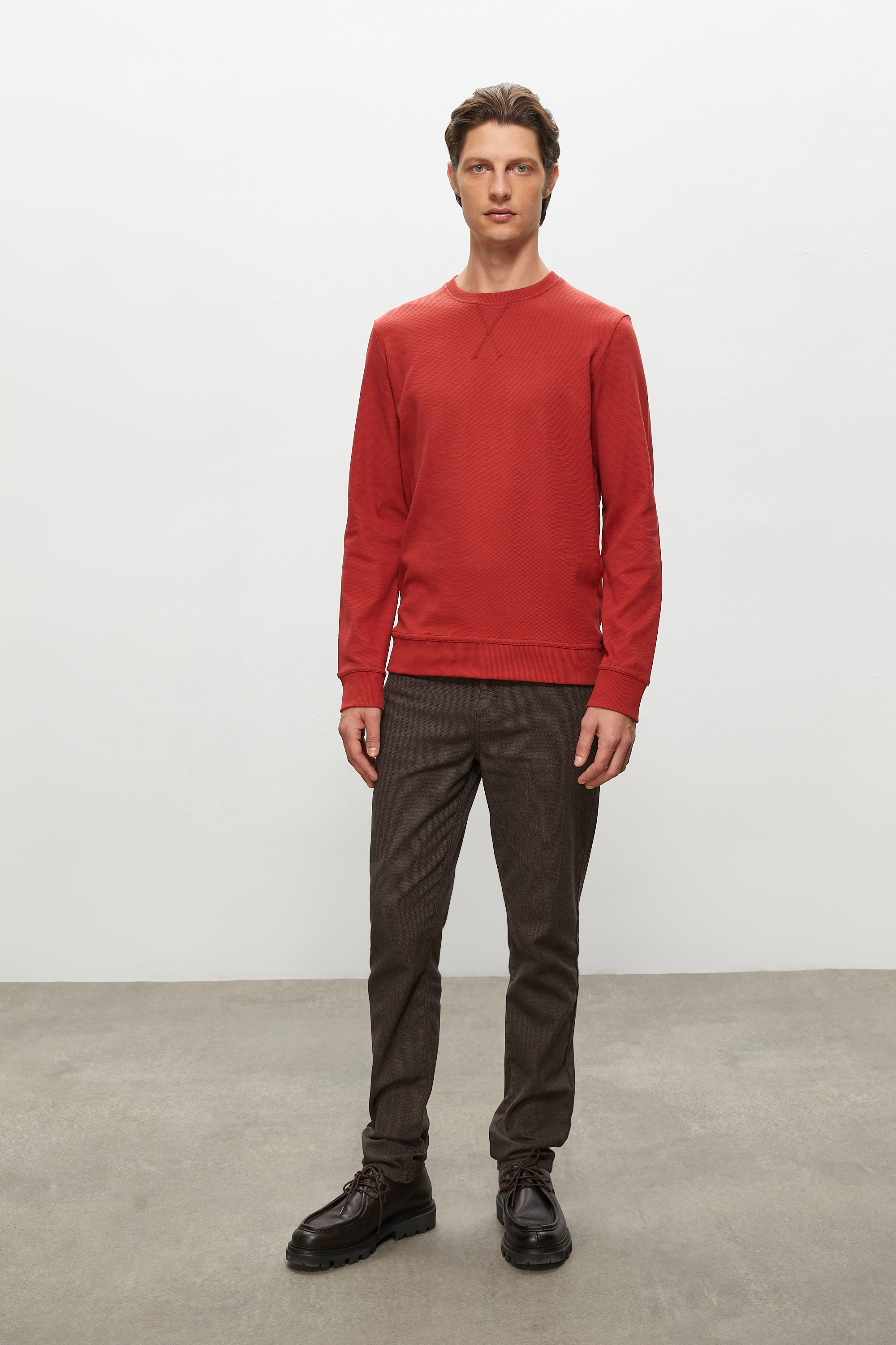 DOKULU BİSİKLET YAKA SWEATSHIRT