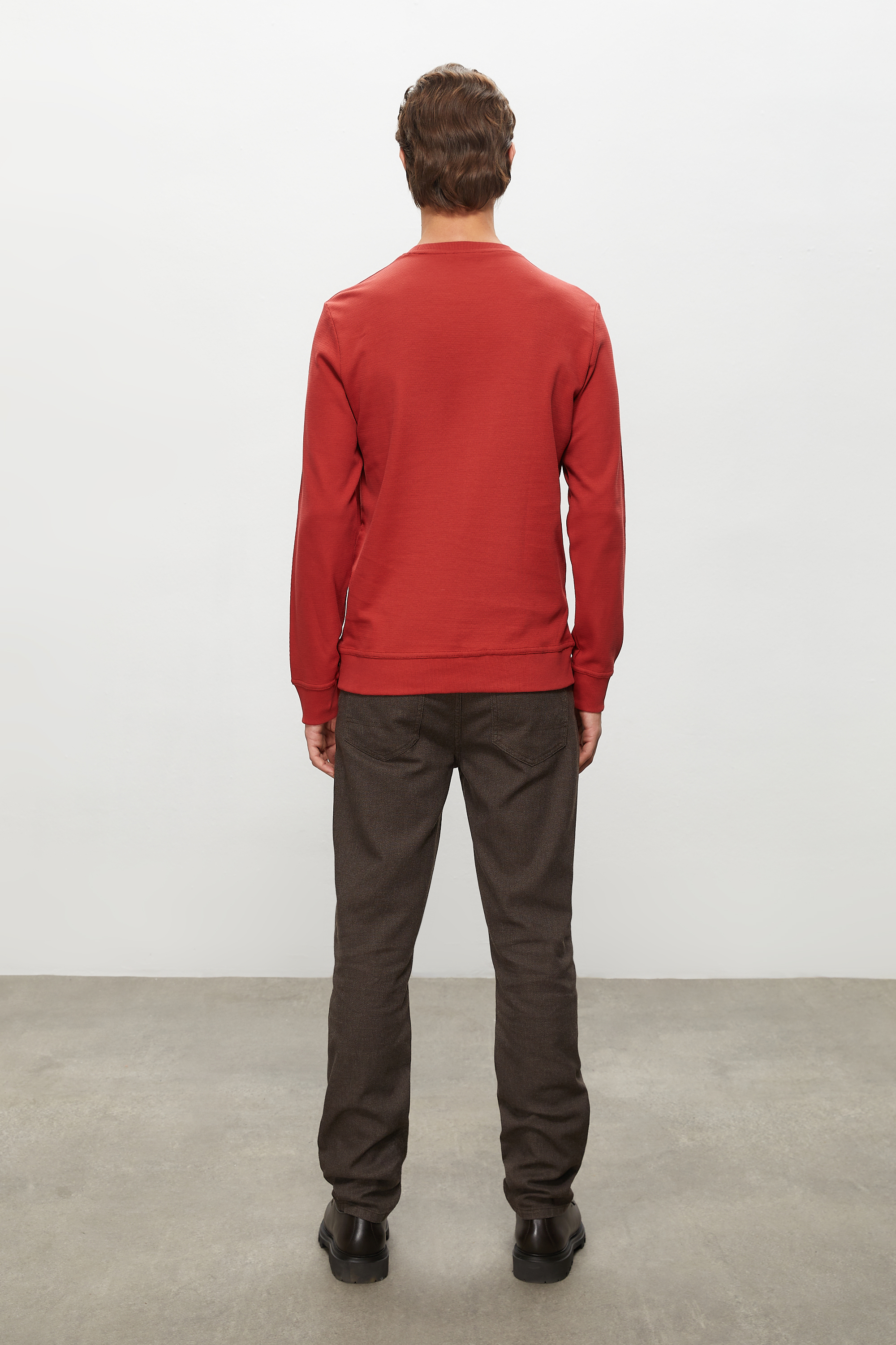 DOKULU BİSİKLET YAKA SWEATSHIRT