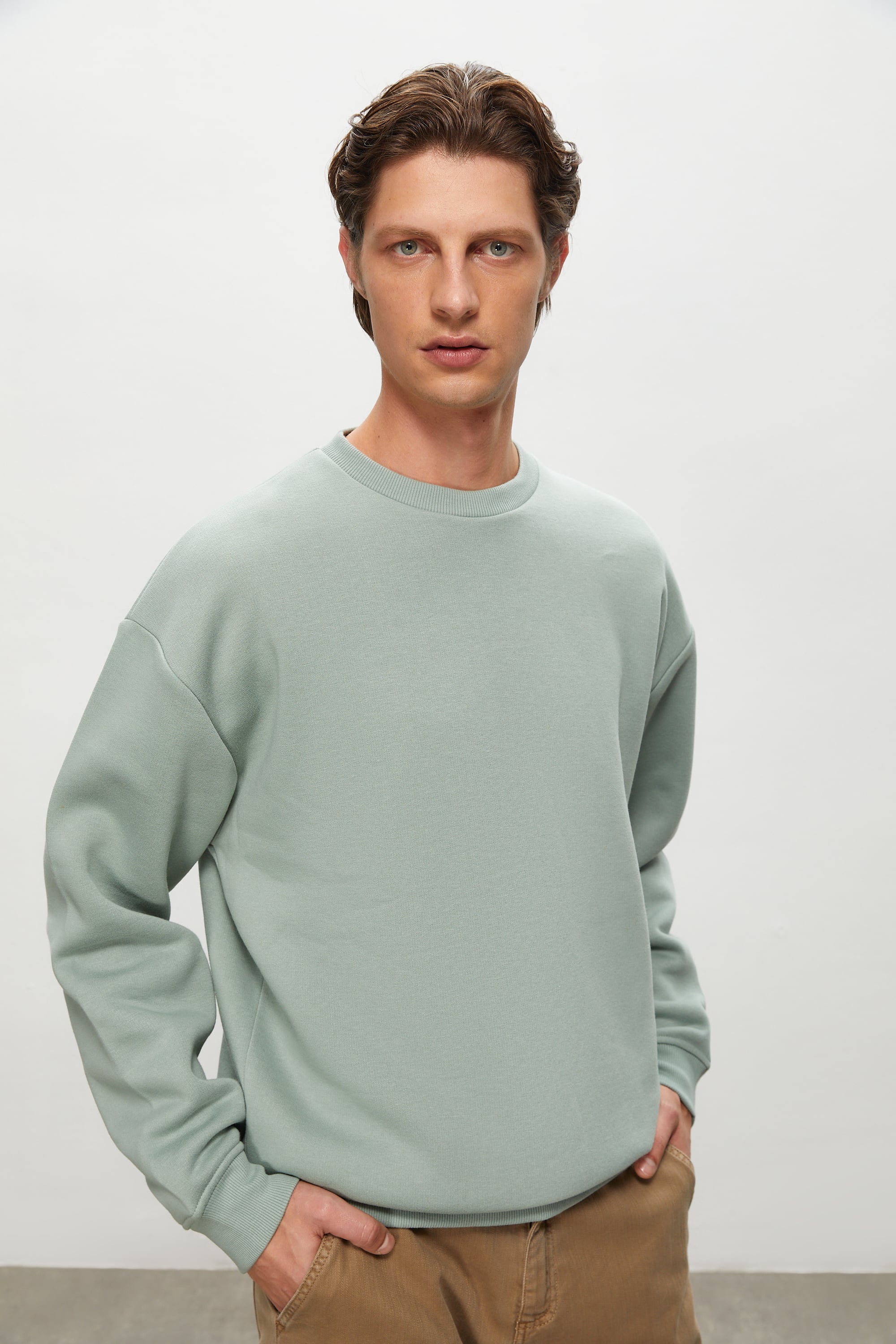 BİSİKLET YAKA SWEATSHIRT