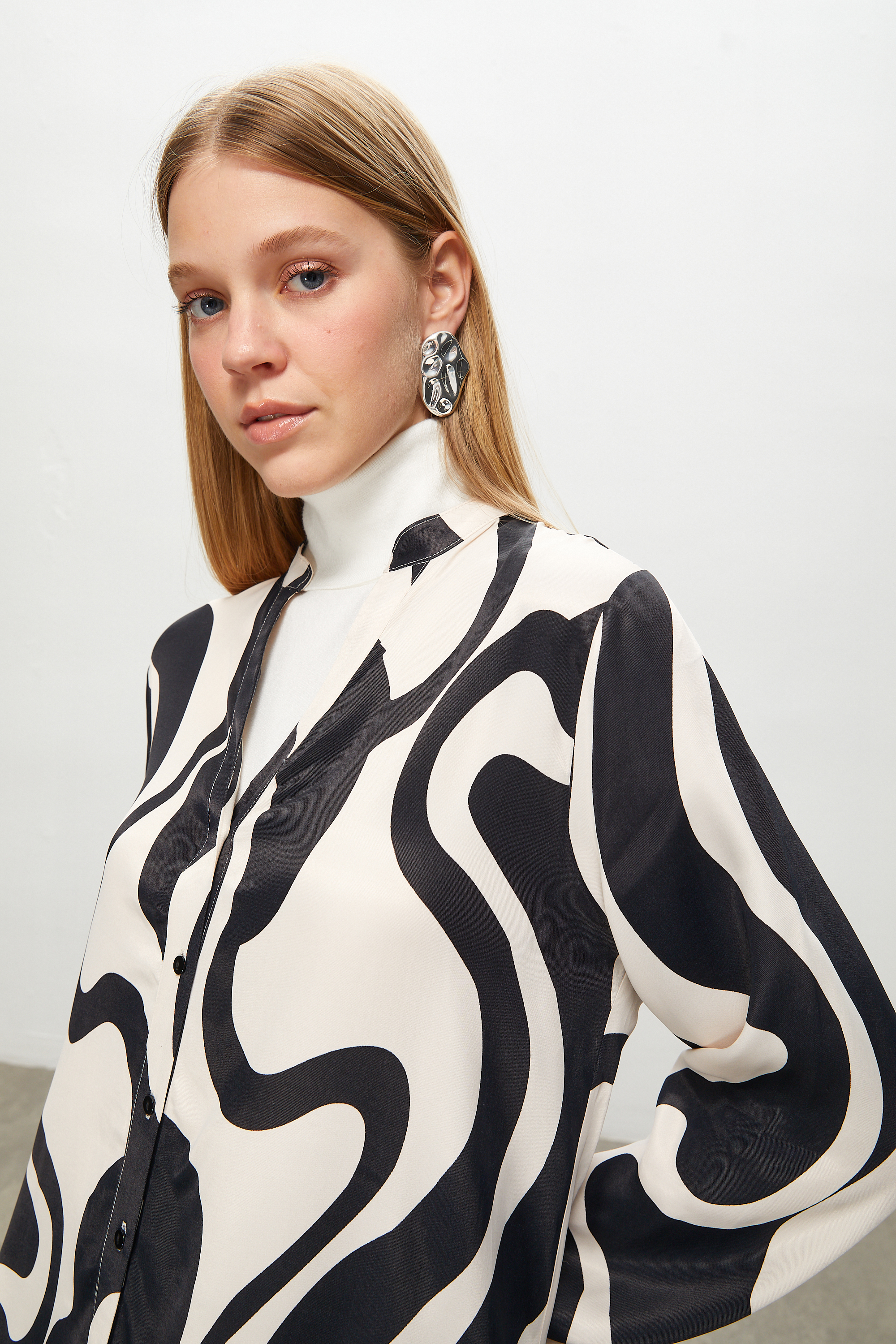 DESENLİ MİDİ GÖMLEK ELBİSE