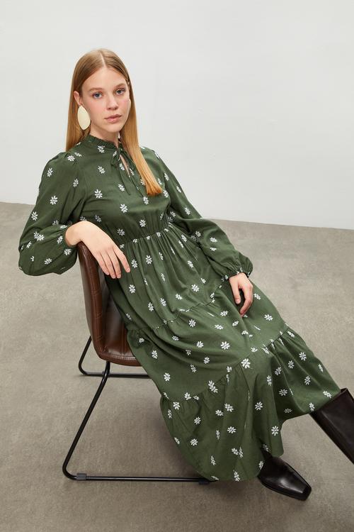  ÇİÇEK NAKIŞLI A FORM MİDİ ELBİSE