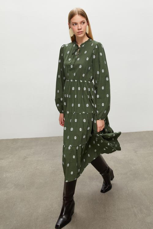  ÇİÇEK NAKIŞLI A FORM MİDİ ELBİSE