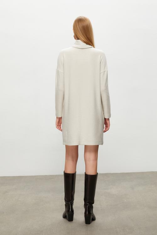  DİK YAKA MİNİ ÖRME ELBİSE