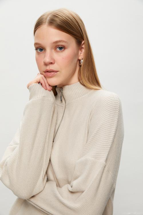  DİK YAKA FERMUARLI SWEATSHIRT