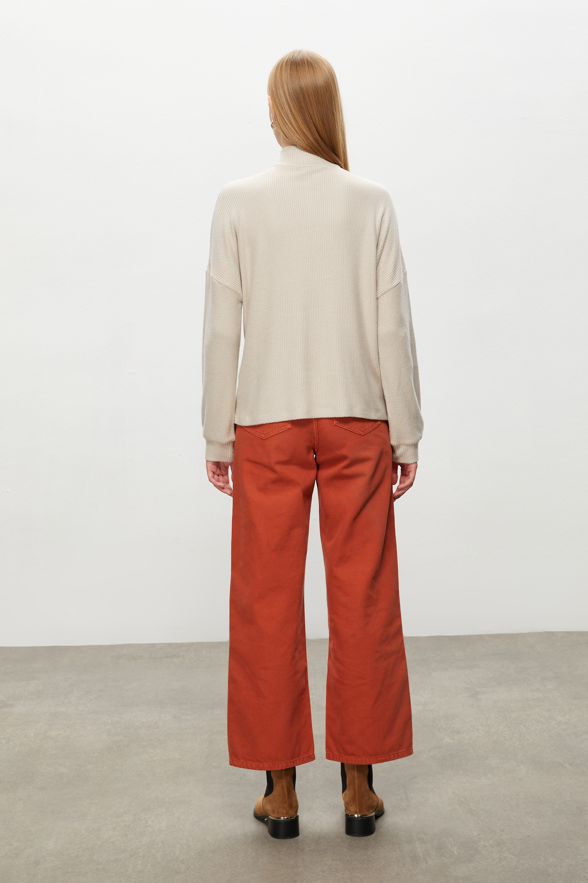 DİK YAKA FERMUARLI SWEATSHIRT