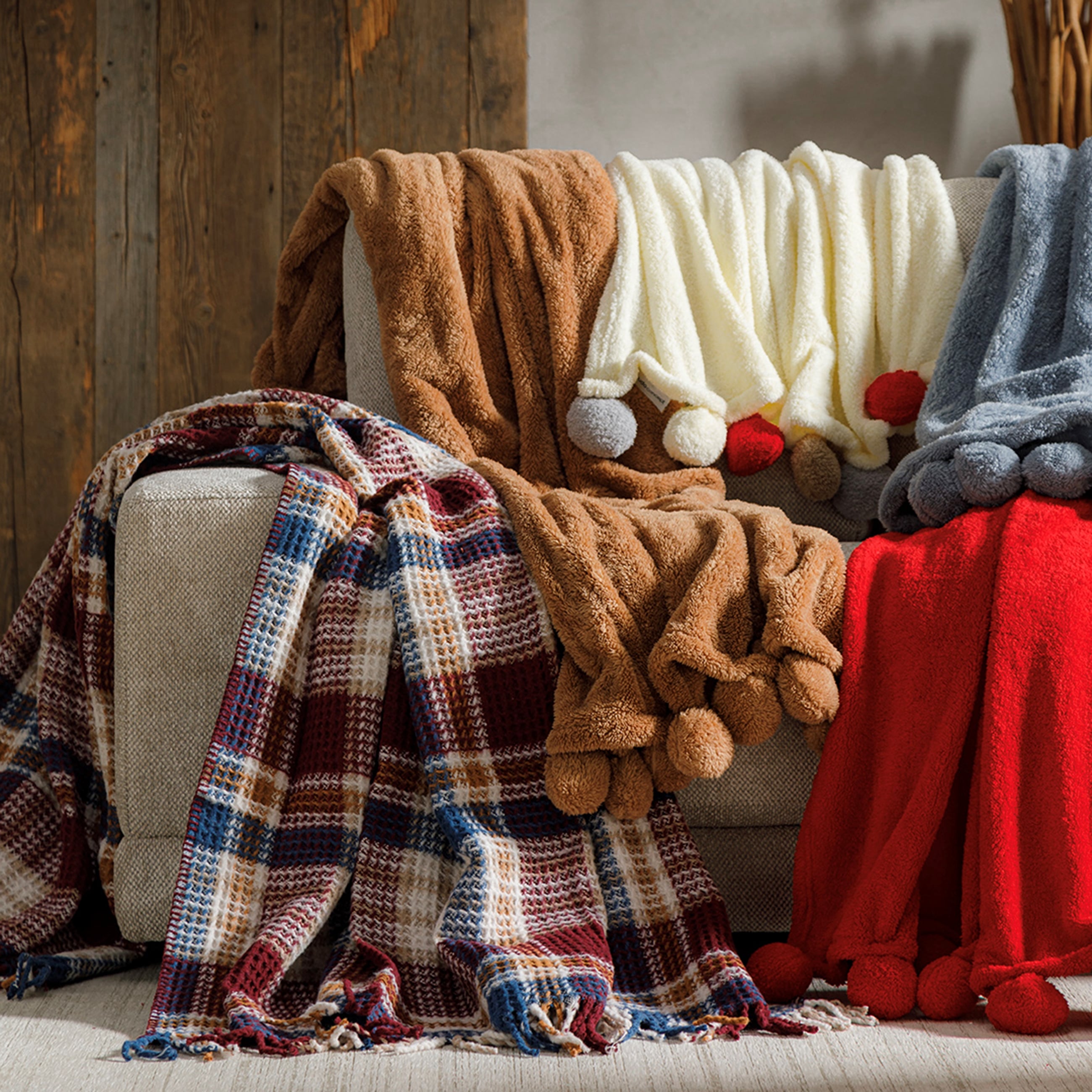 PONPONLU DİZ ÜSTÜ BATTANİYE KIRMIZI 130X160