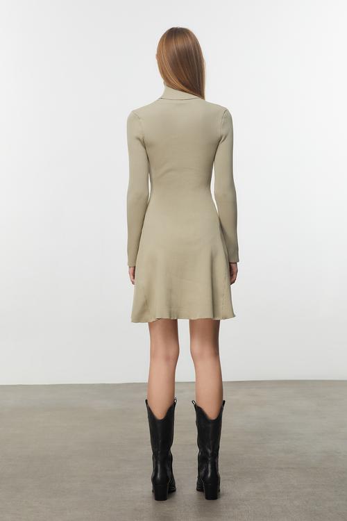  DİK YAKA MİNİ KLOŞ ELBİSE