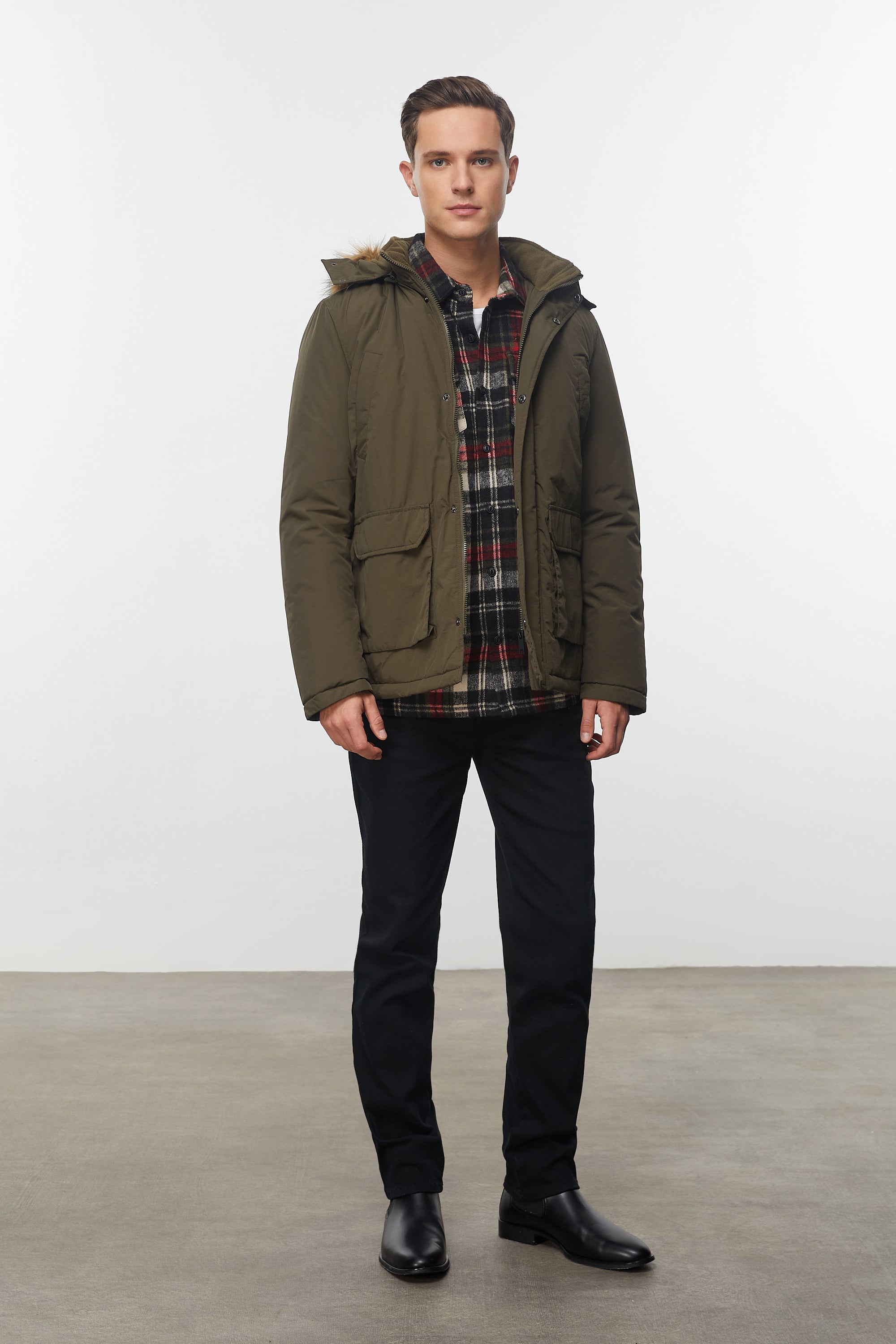 ÇIKARILABİLİR KAPÜŞONLU MONT