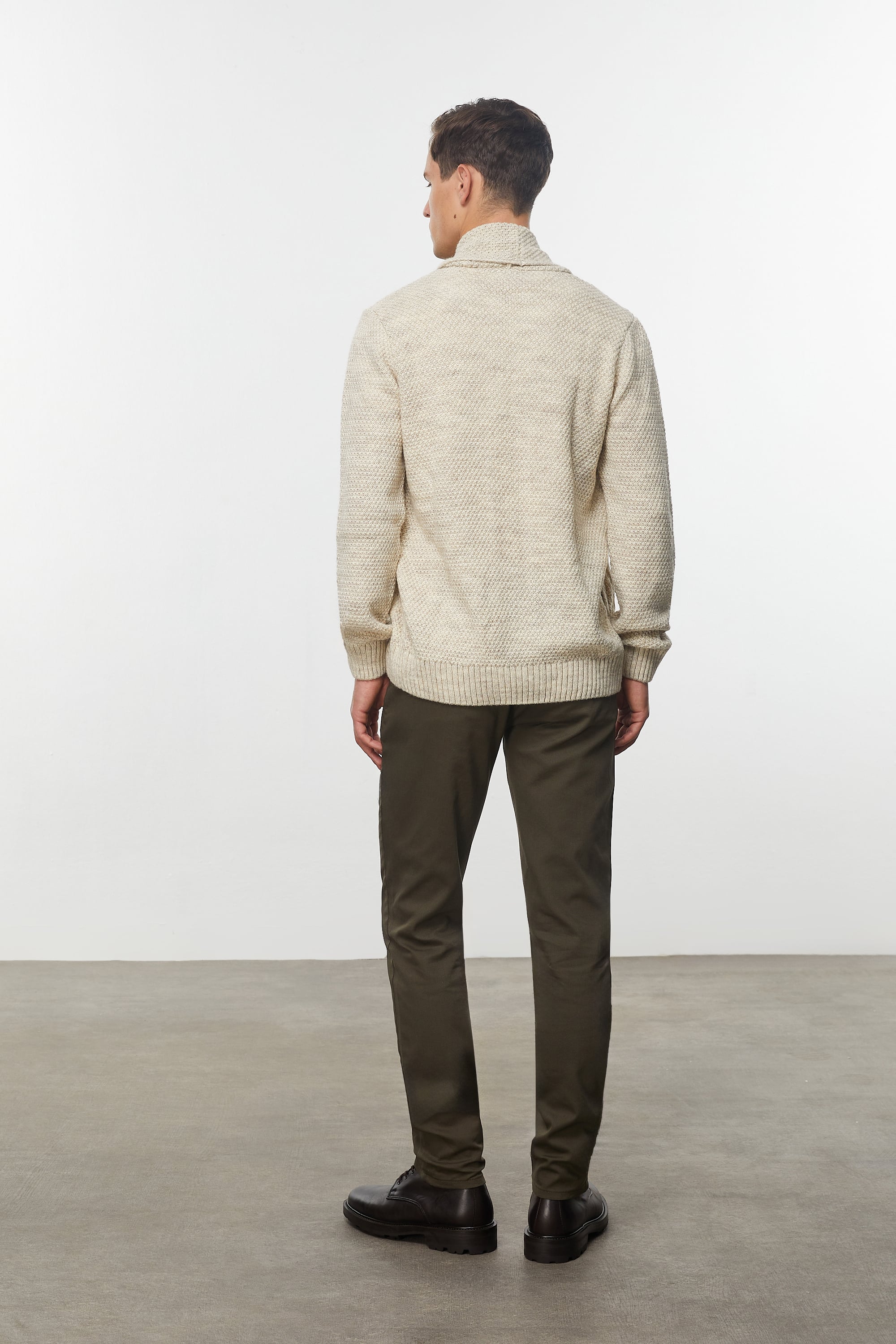 YÜN KARIŞIMLI ŞAL YAKA TRİKO HIRKA