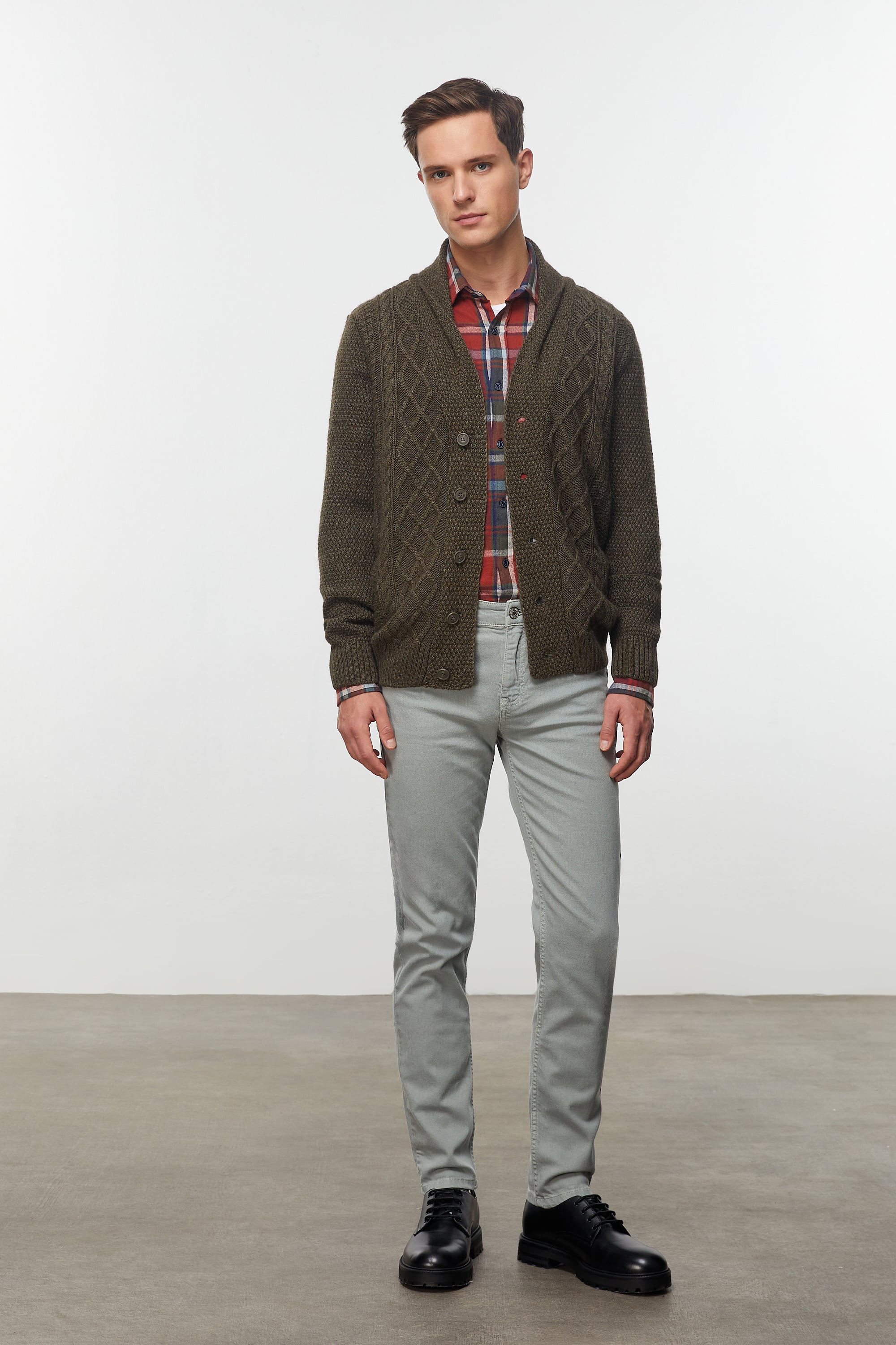 YÜN KARIŞIMLI ŞAL YAKA TRİKO HIRKA