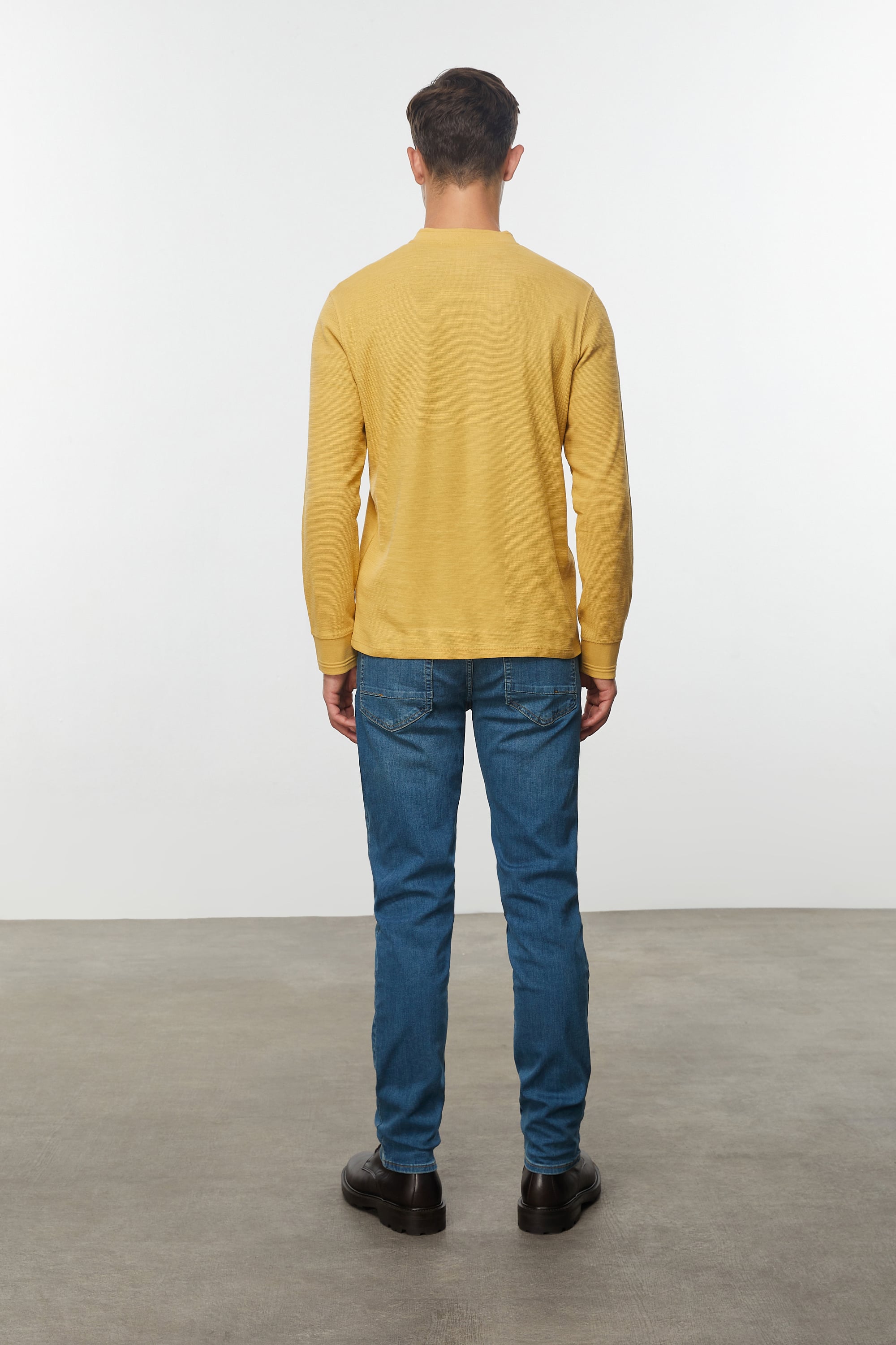 DÜĞMELİ UZUN KOLLU T-SHIRT