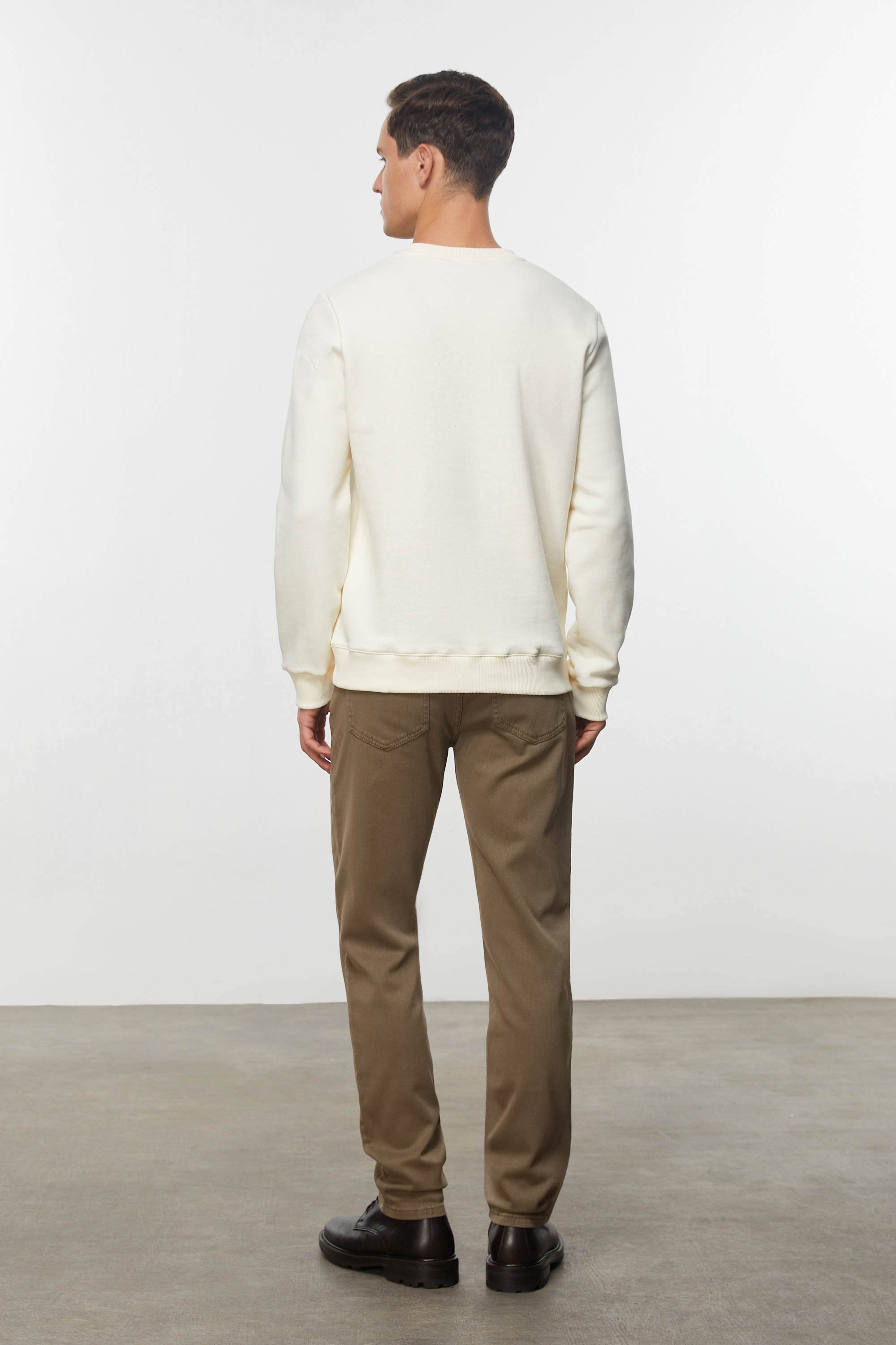 NAKIŞ DETAYLI BİSİKLET YAKA SWEATSHIRT