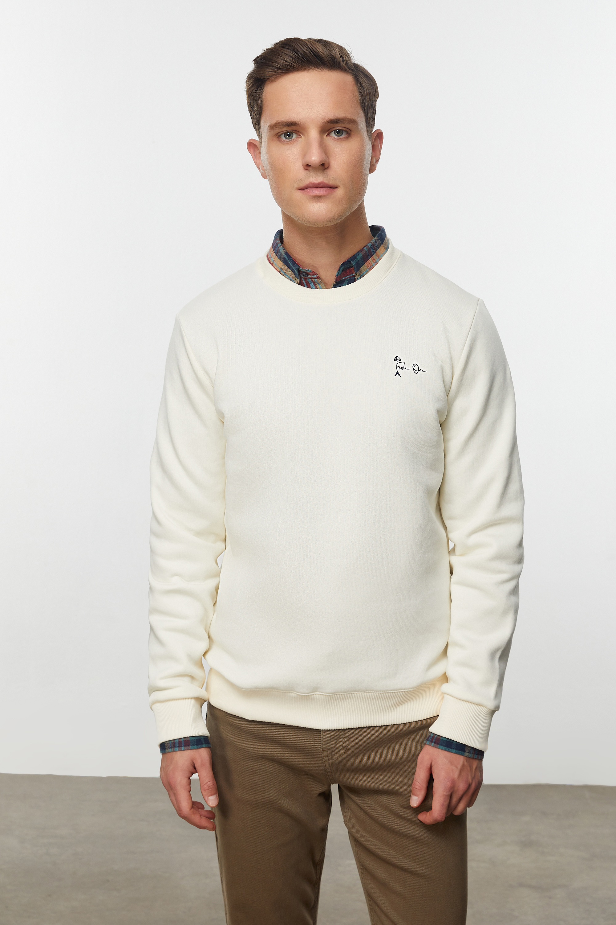 NAKIŞ DETAYLI BİSİKLET YAKA SWEATSHIRT