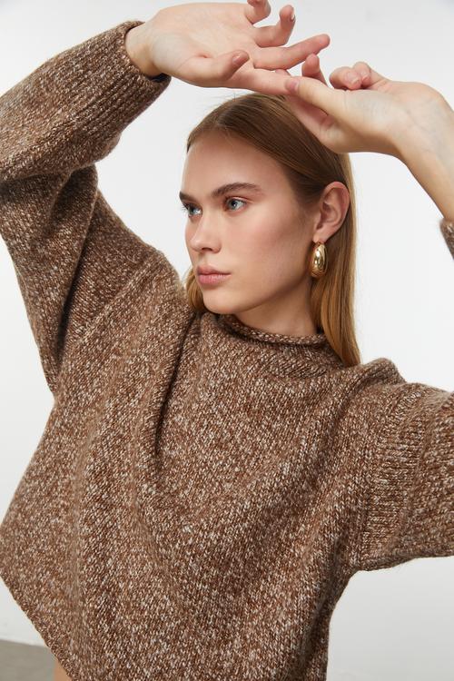  DİK YAKA TRİKO KAZAK