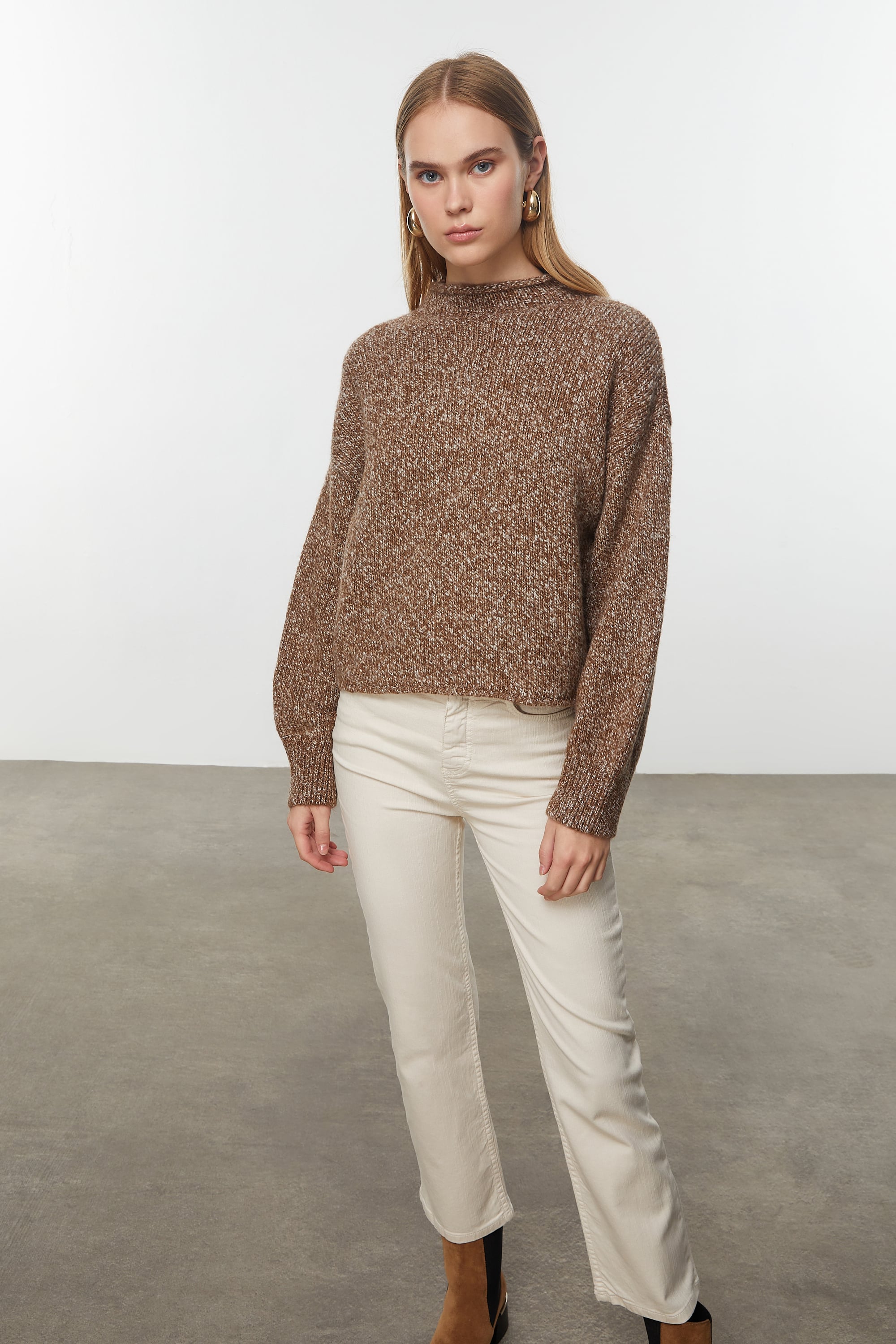 DİK YAKA TRİKO KAZAK