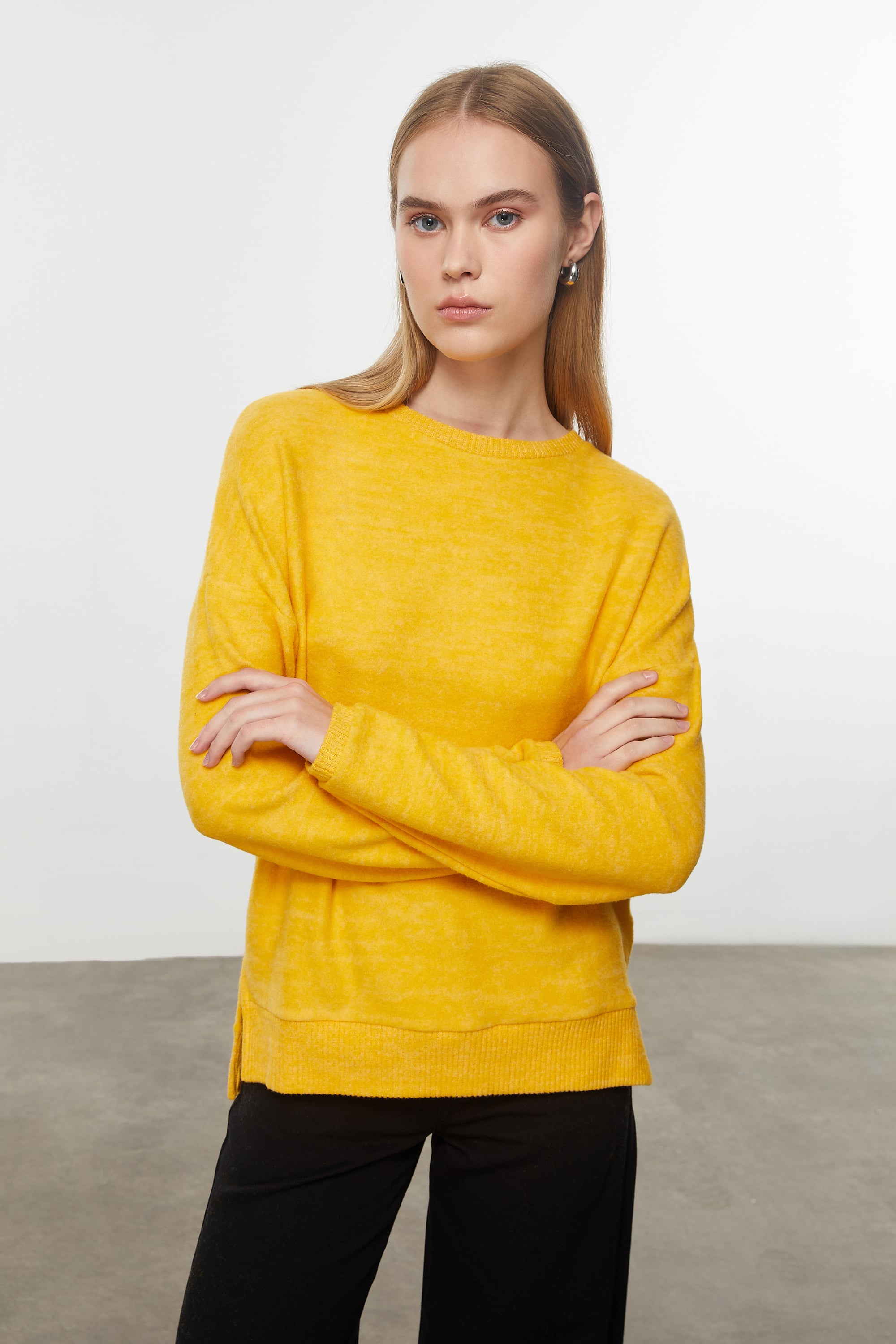 BİSİKLET YAKA TRİKO KAZAK