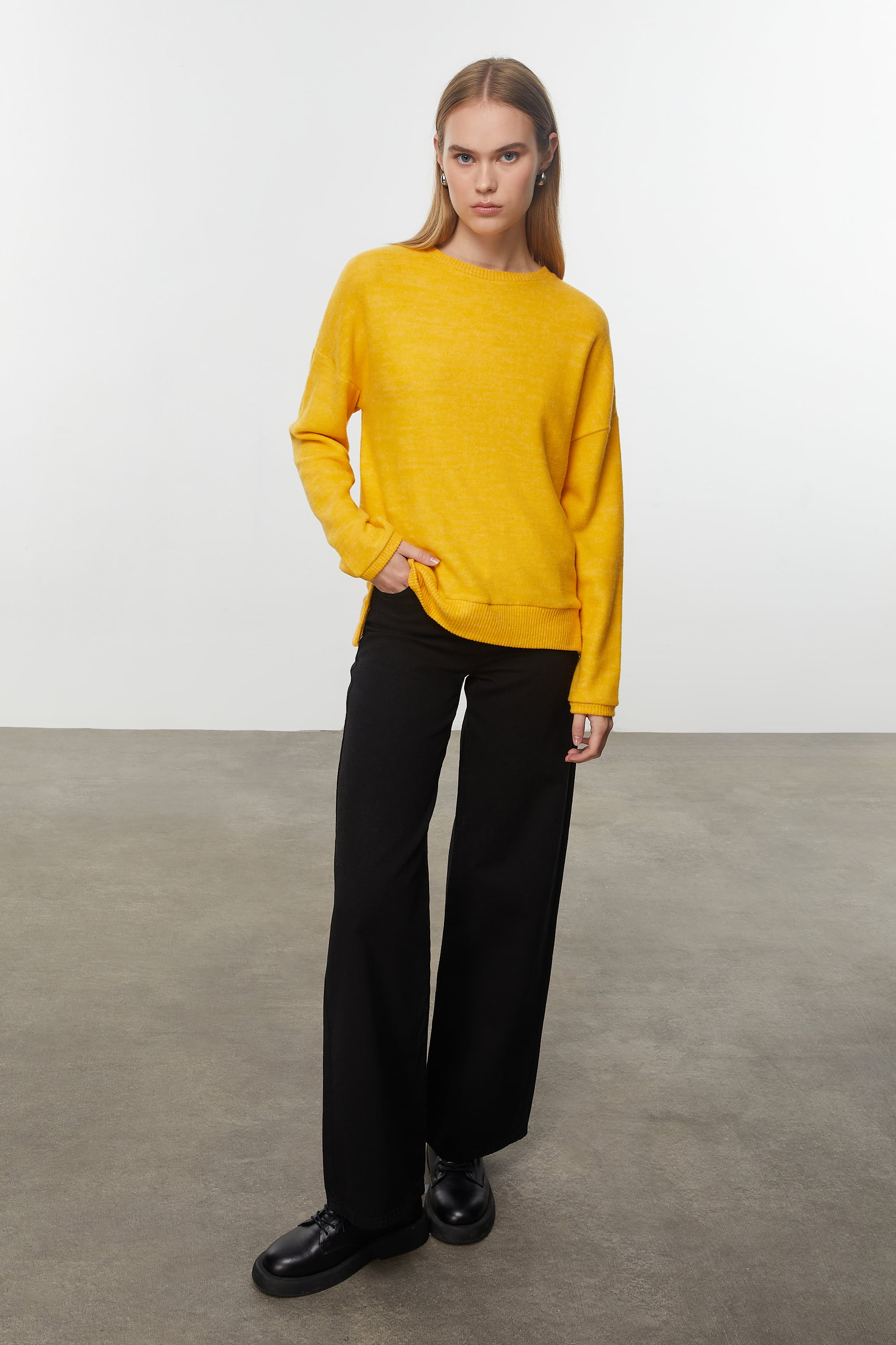 BİSİKLET YAKA TRİKO KAZAK