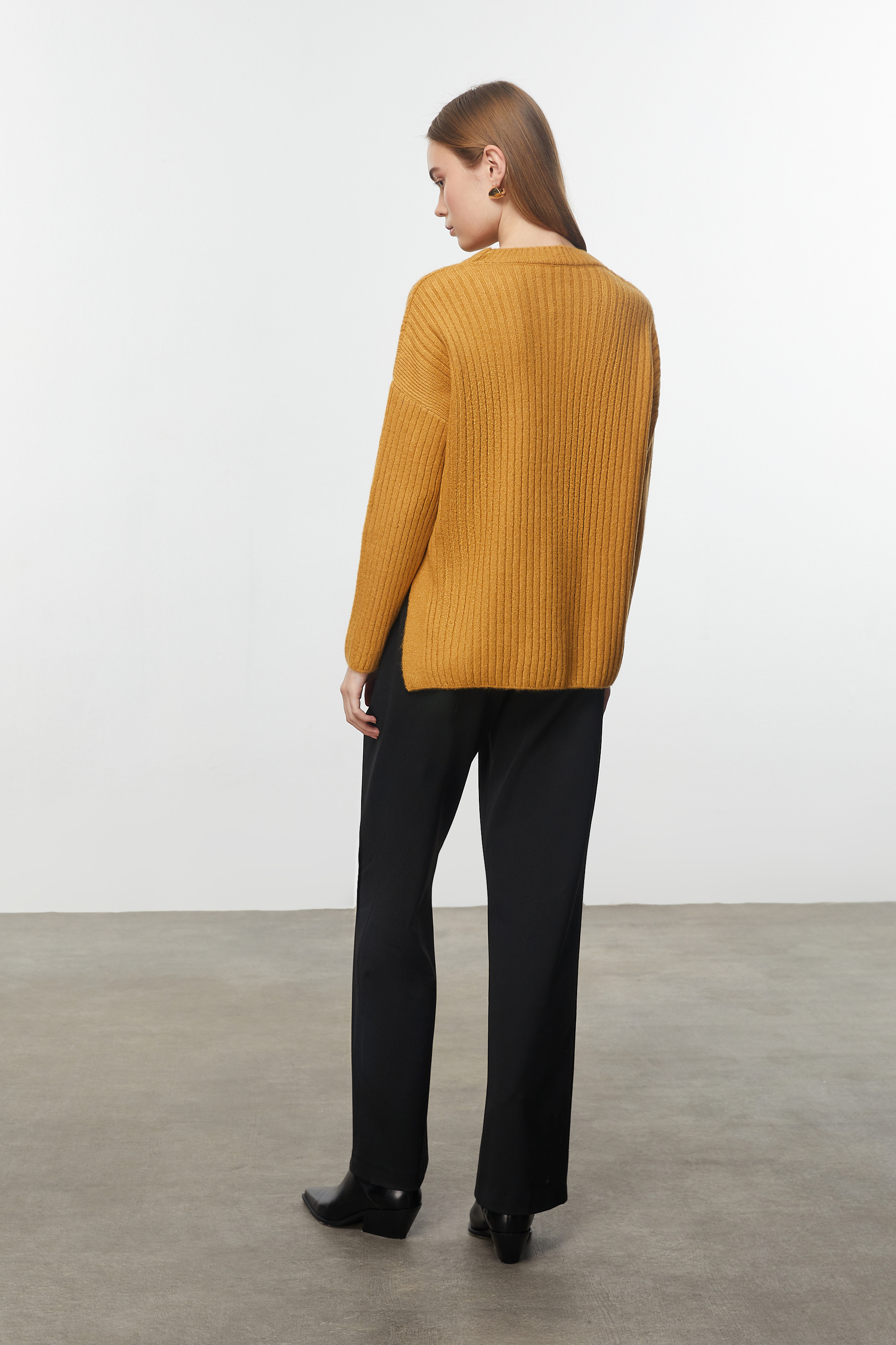 DÜĞME DETAYLI TRİKO KAZAK