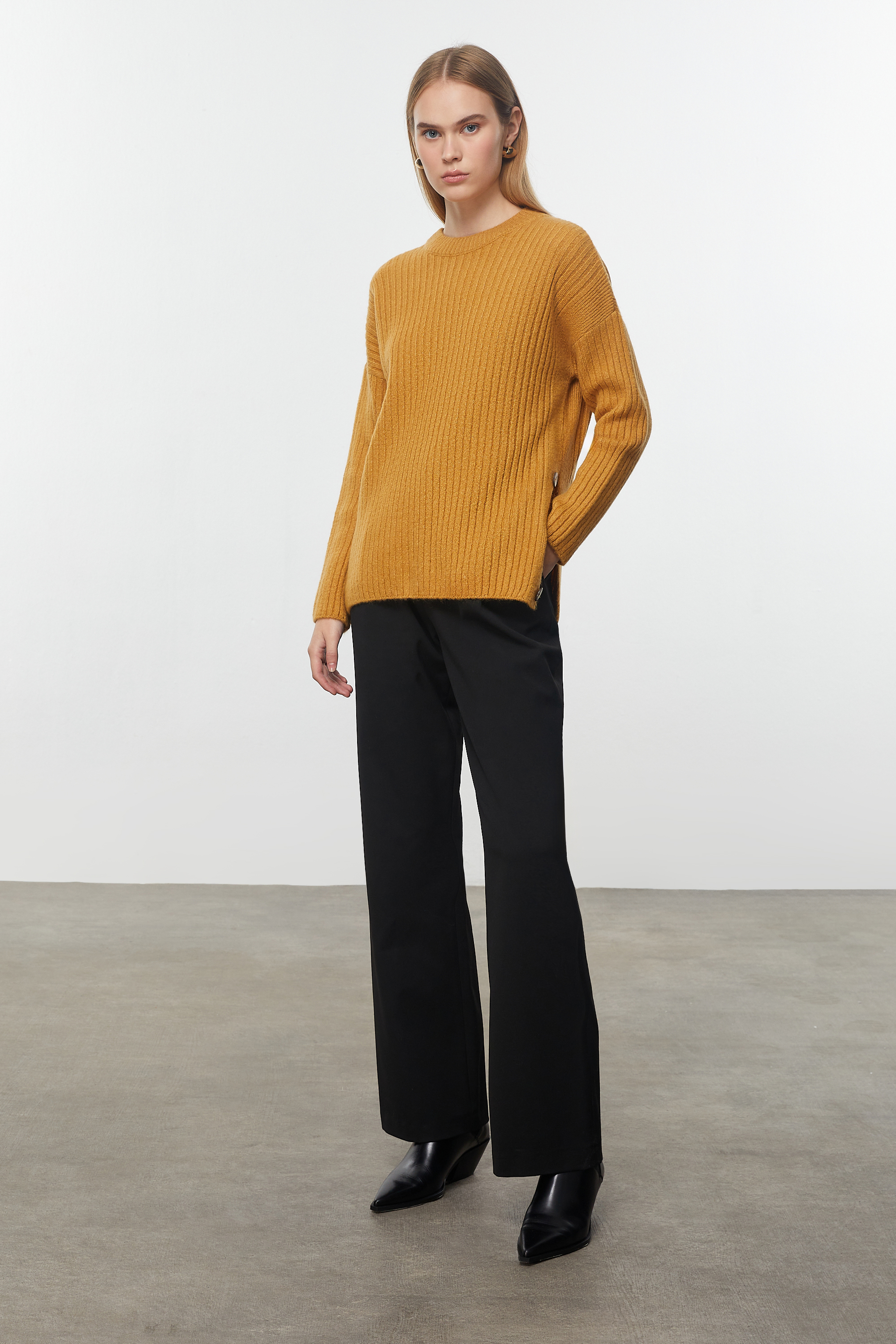 DÜĞME DETAYLI TRİKO KAZAK