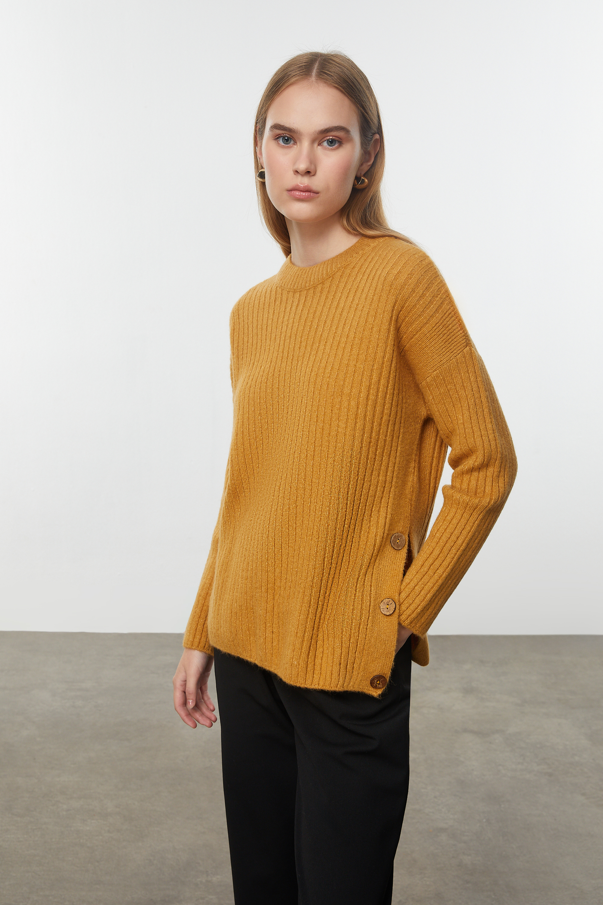 DÜĞME DETAYLI TRİKO KAZAK