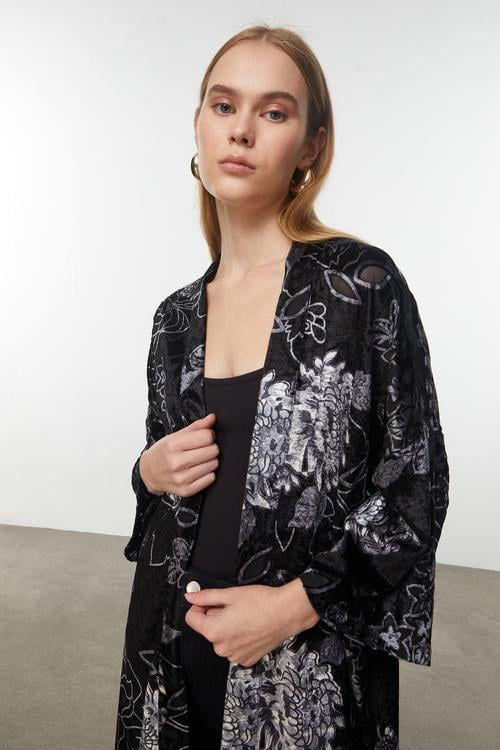  PÜSKÜL DETAYLI KADİFE DOKULU KAFTAN