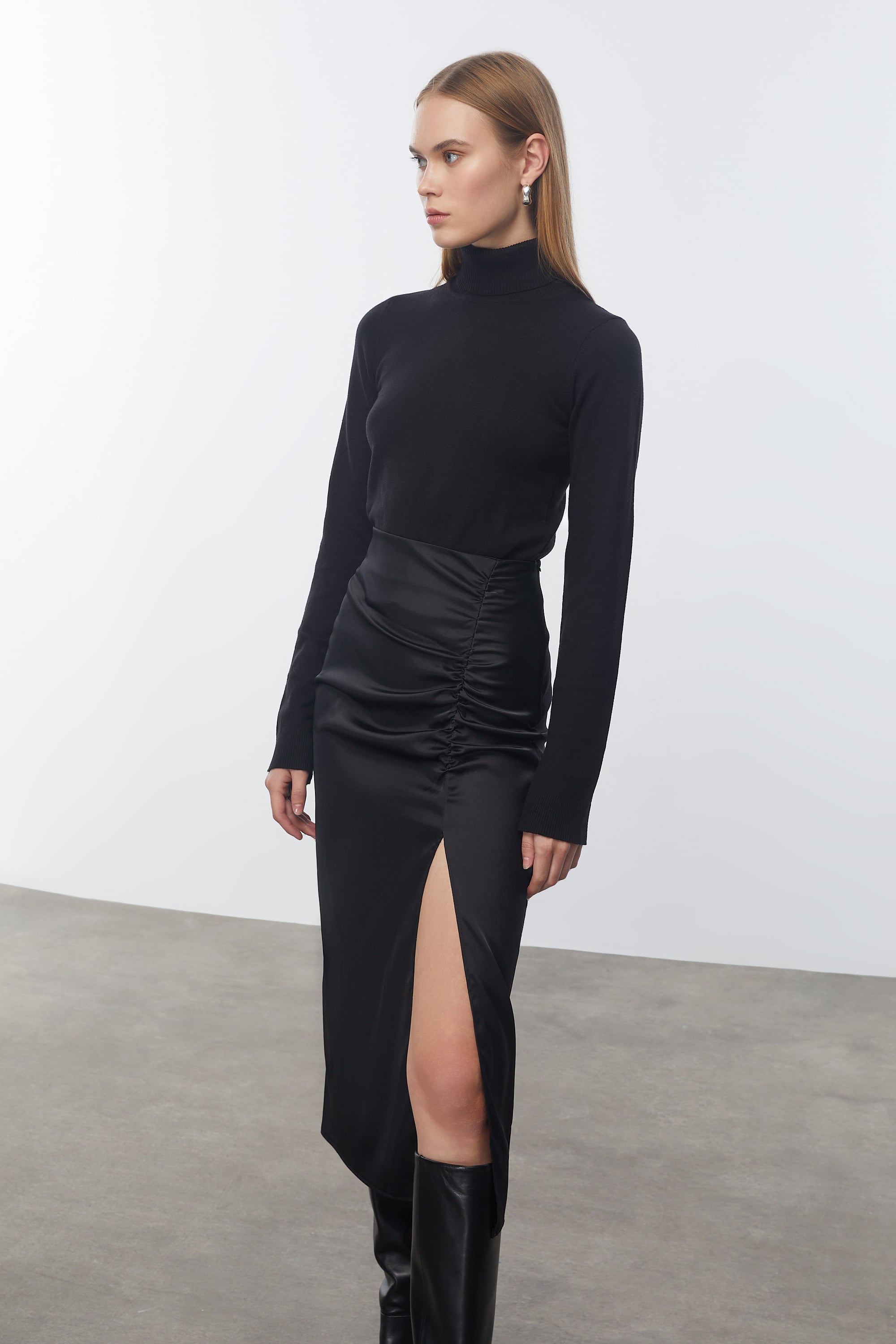 DRAPELİ YIRTMAÇLI MİDİ ETEK