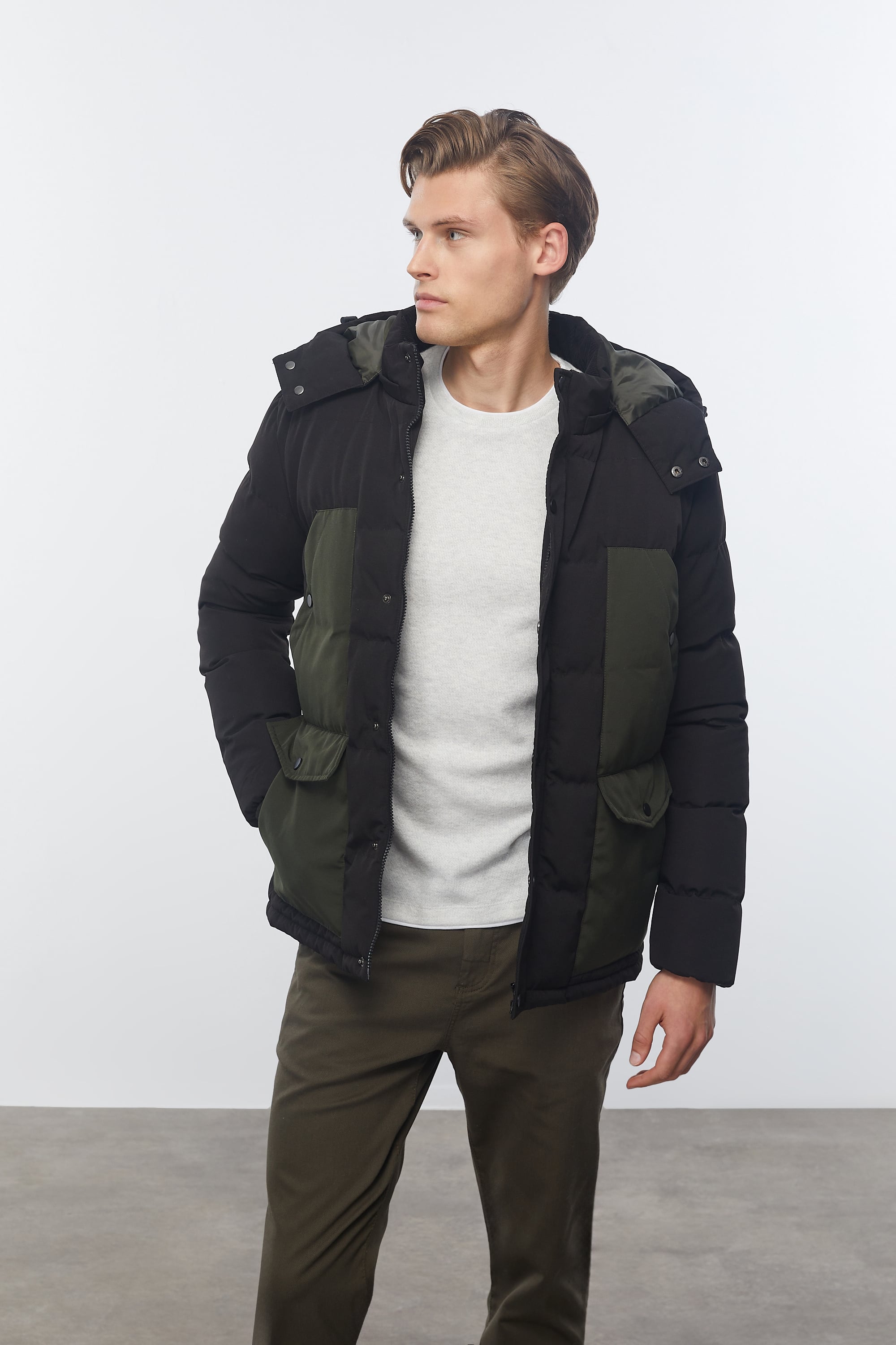 ÇIKARILABİLİR KAPÜŞONLU MONT