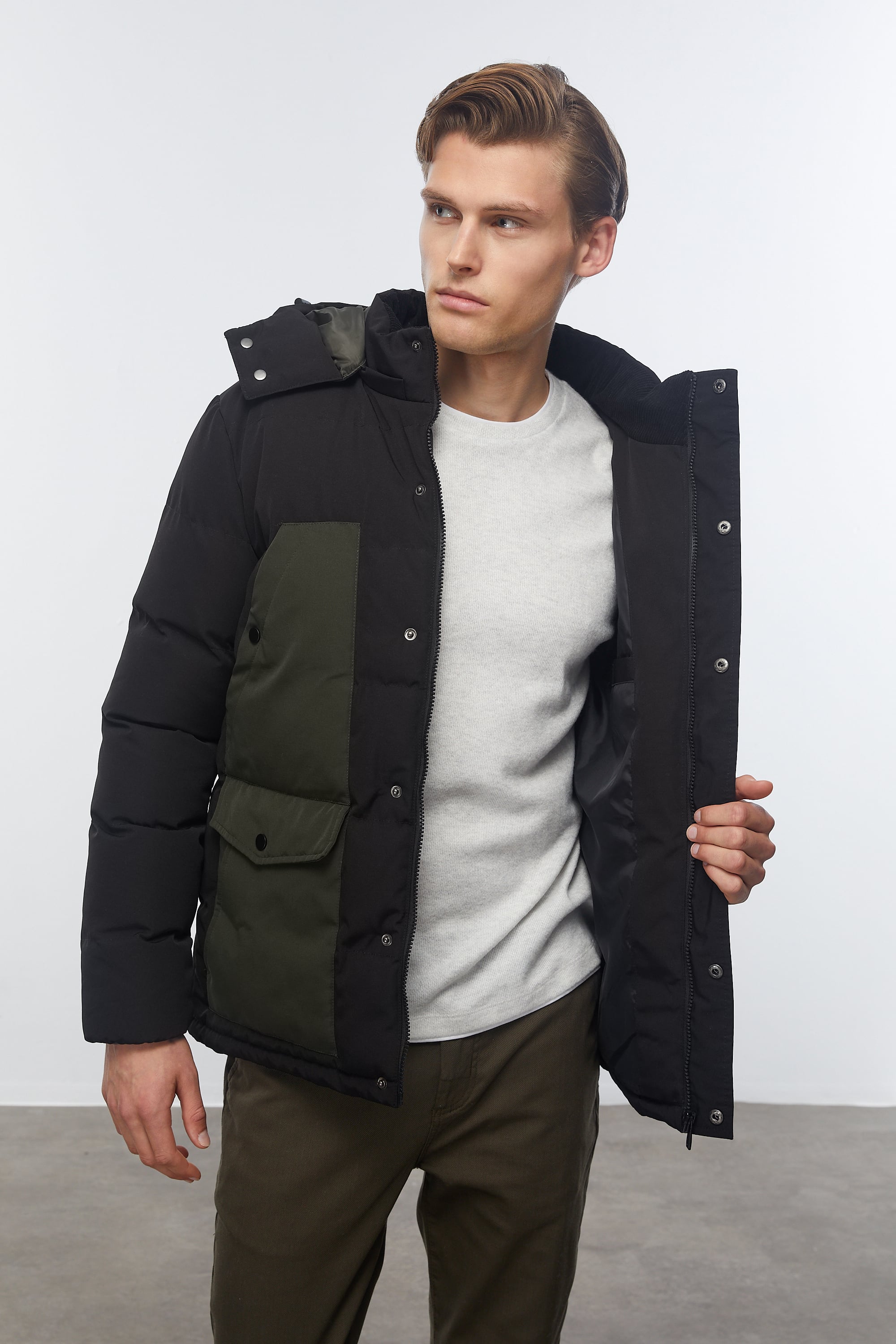 ÇIKARILABİLİR KAPÜŞONLU MONT