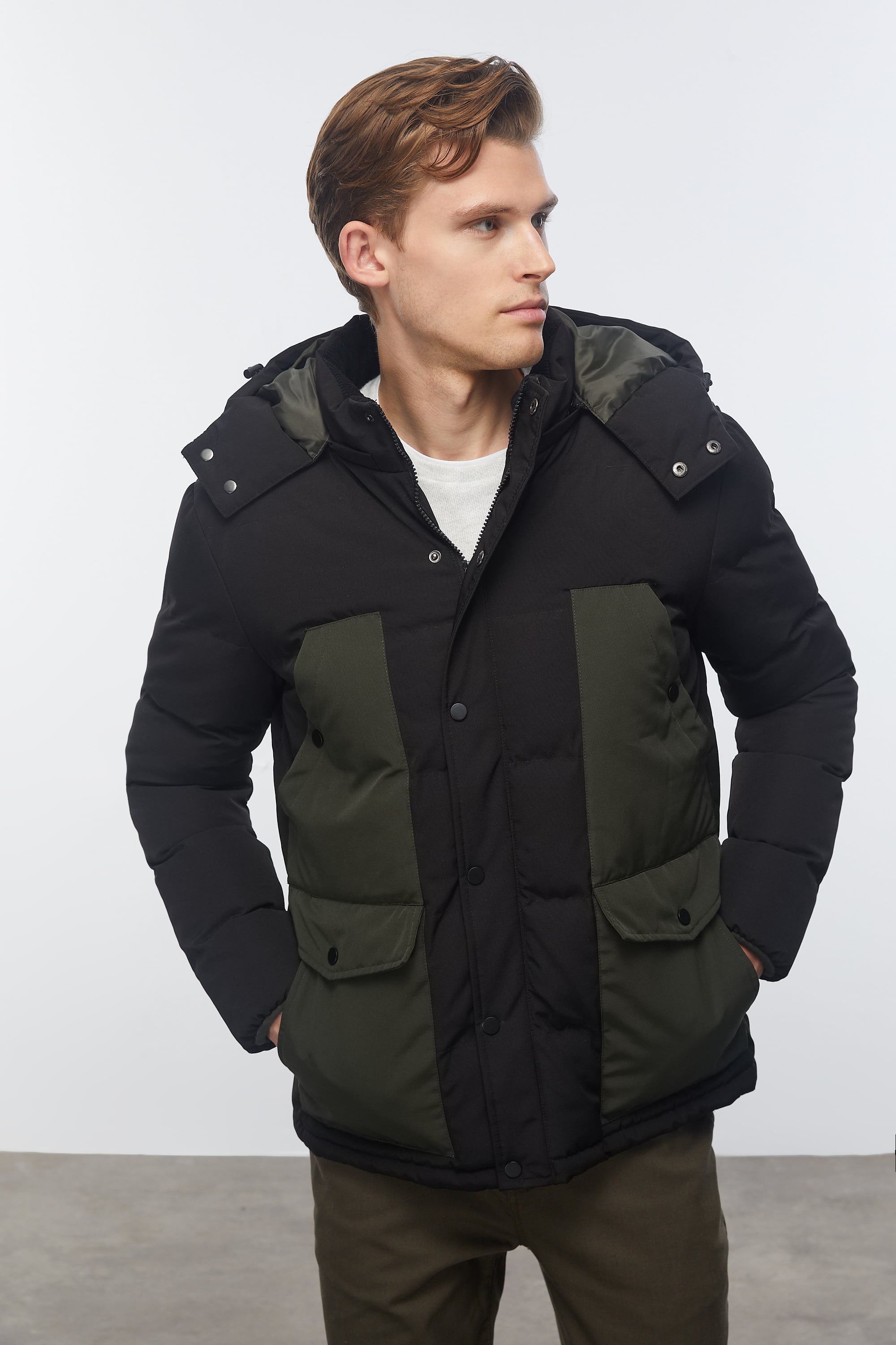 ÇIKARILABİLİR KAPÜŞONLU MONT