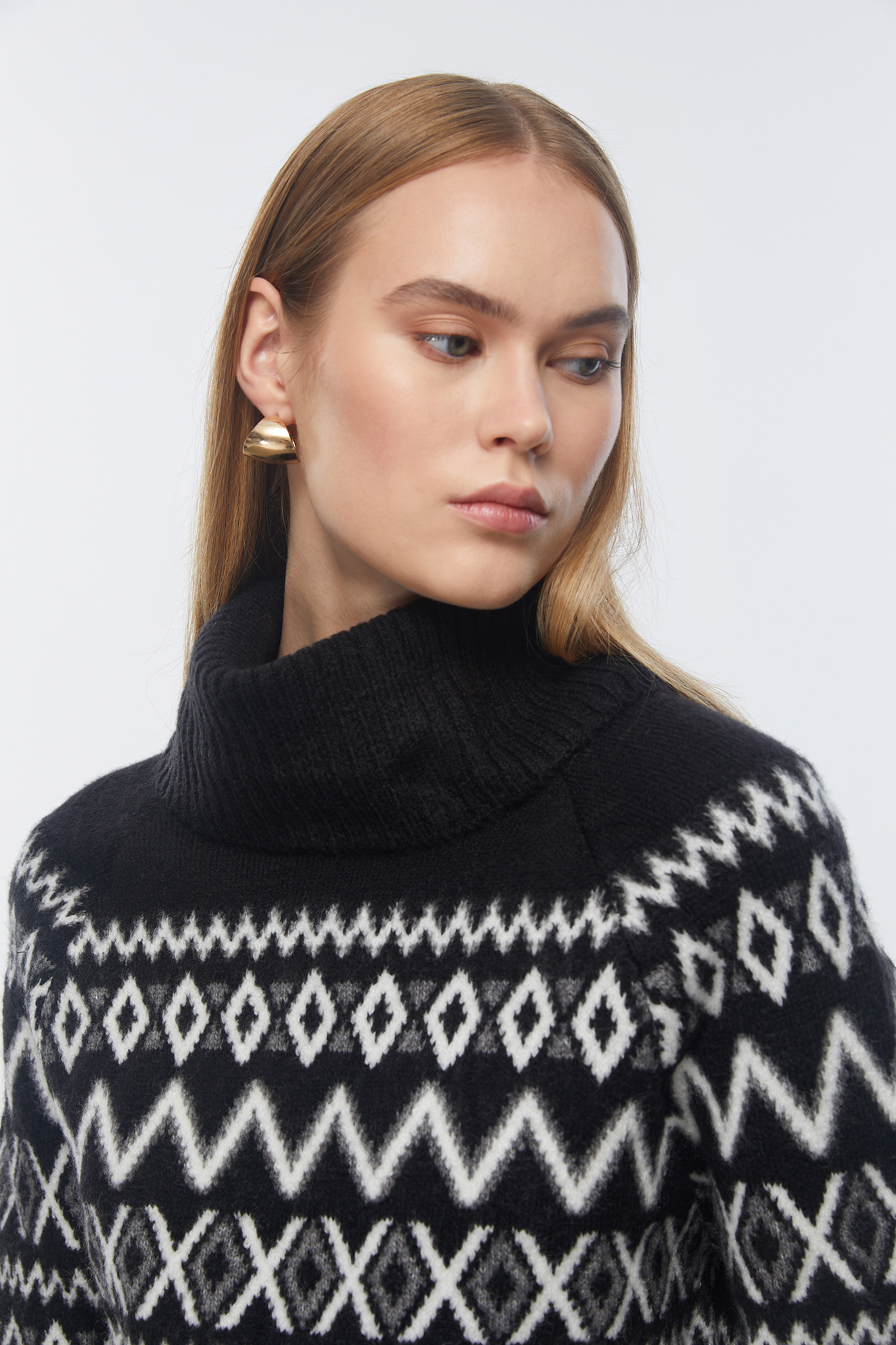 JAKARLI BALIKÇI YAKA TRİKO KAZAK