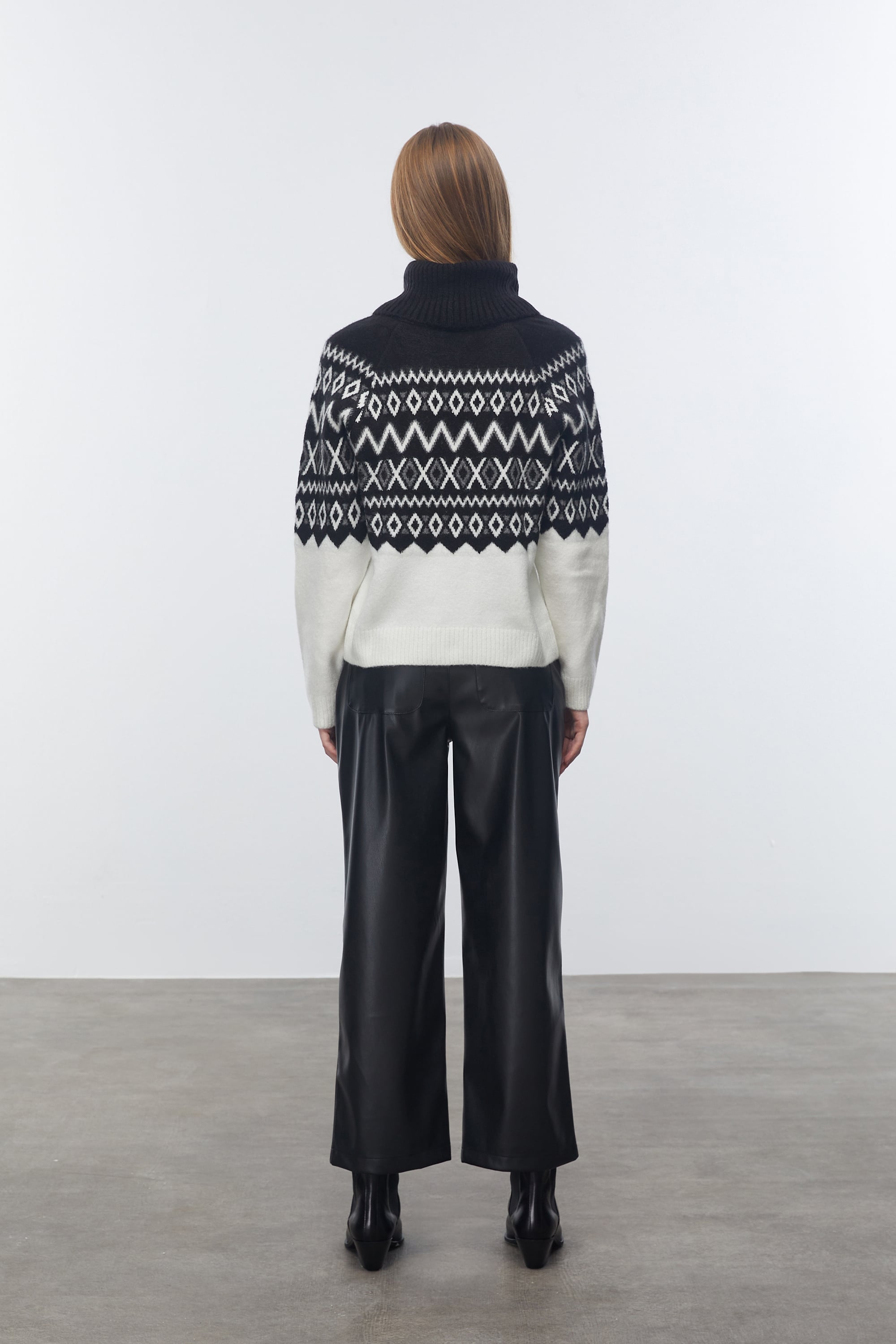 JAKARLI BALIKÇI YAKA TRİKO KAZAK