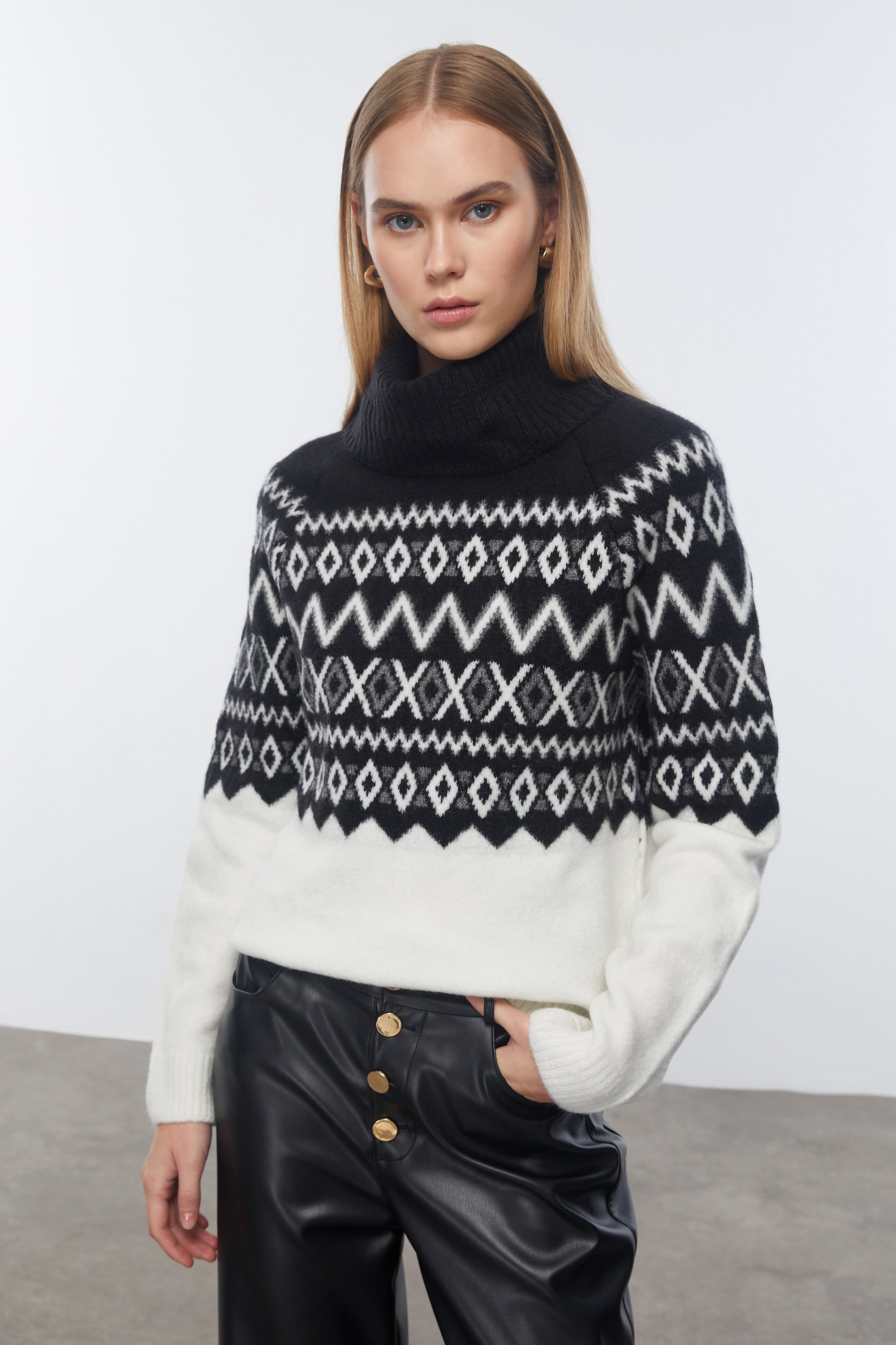 JAKARLI BALIKÇI YAKA TRİKO KAZAK