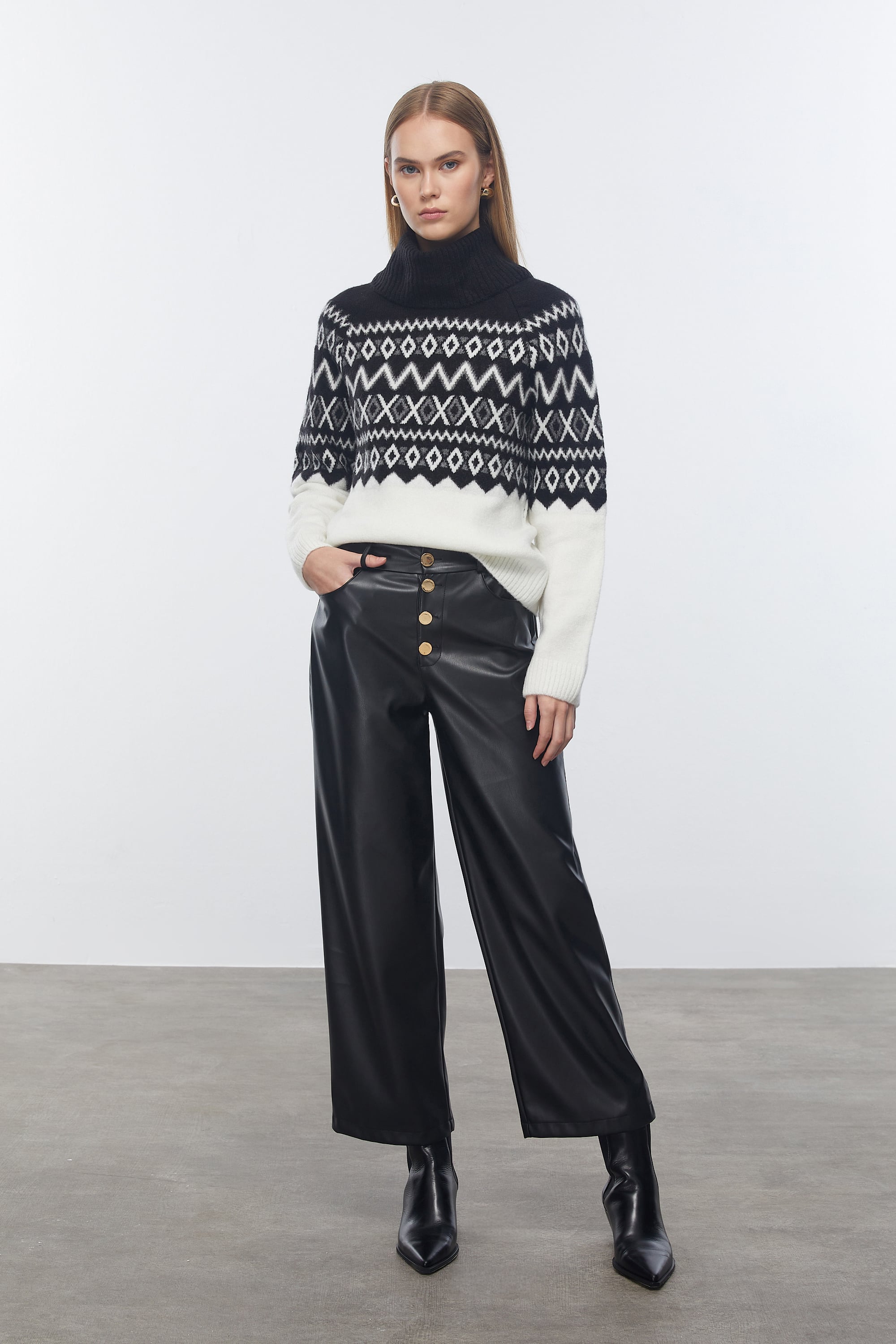 JAKARLI BALIKÇI YAKA TRİKO KAZAK