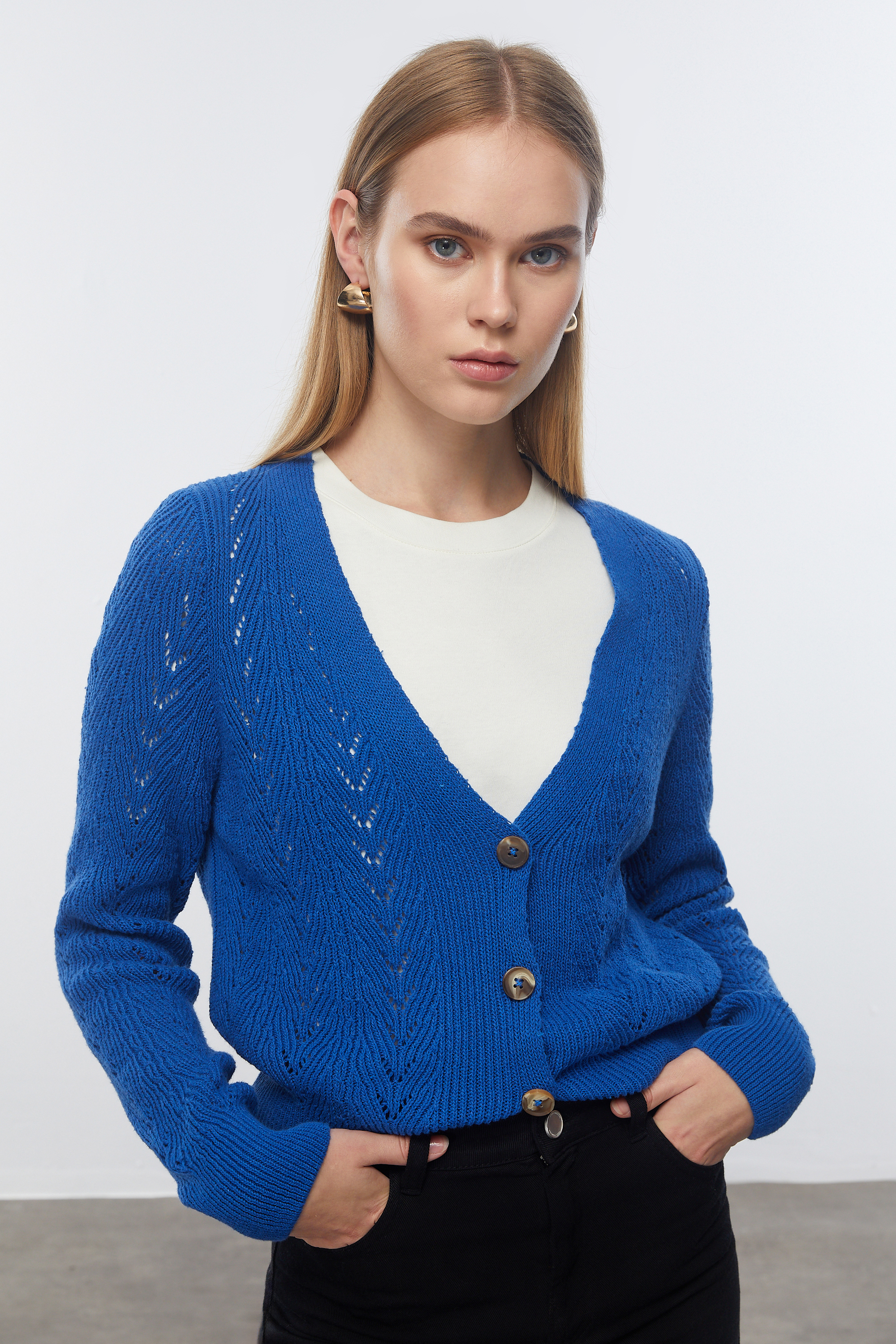 DÜĞMELİ V YAKA TRİKO HIRKA