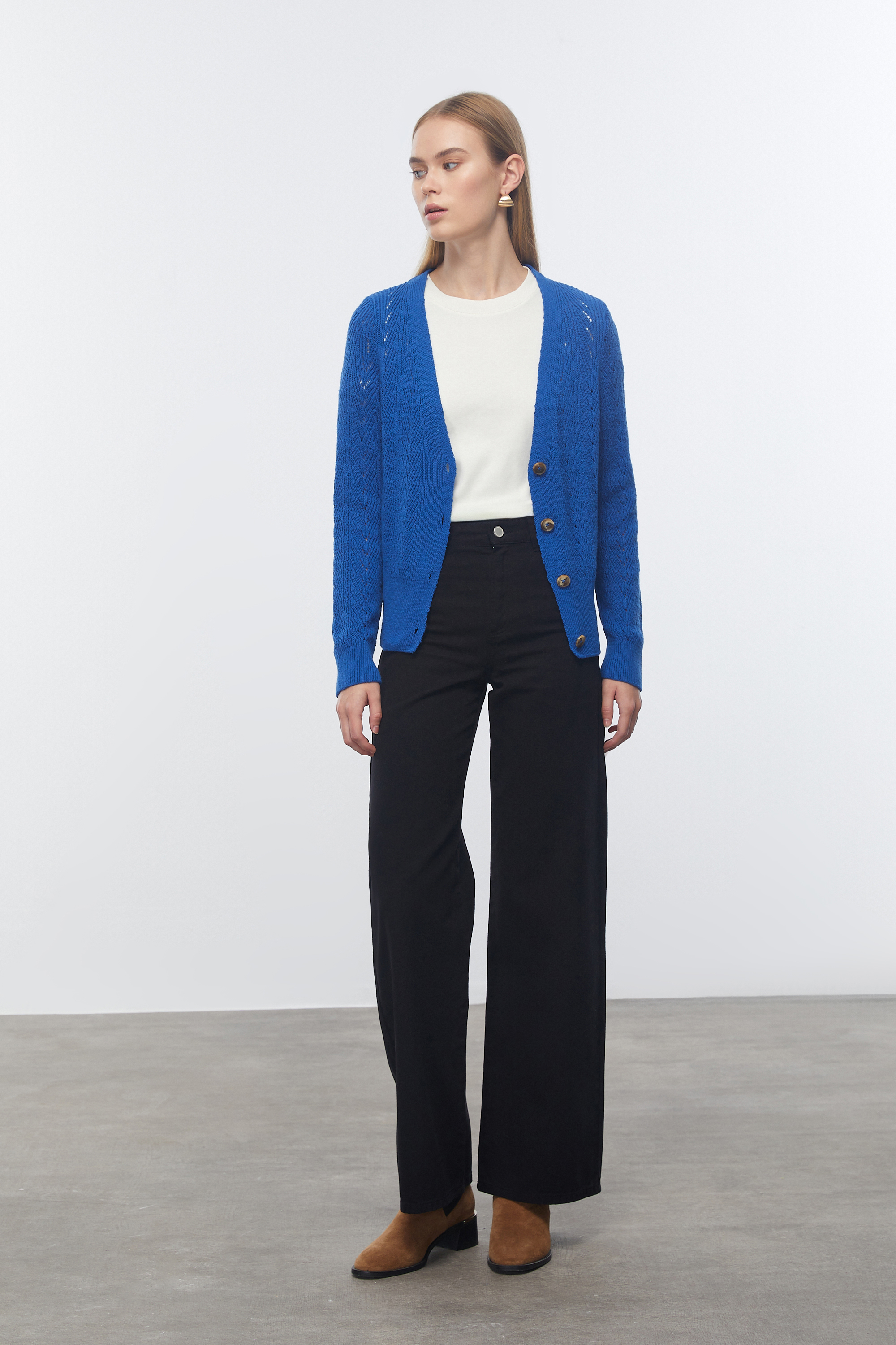 DÜĞMELİ V YAKA TRİKO HIRKA