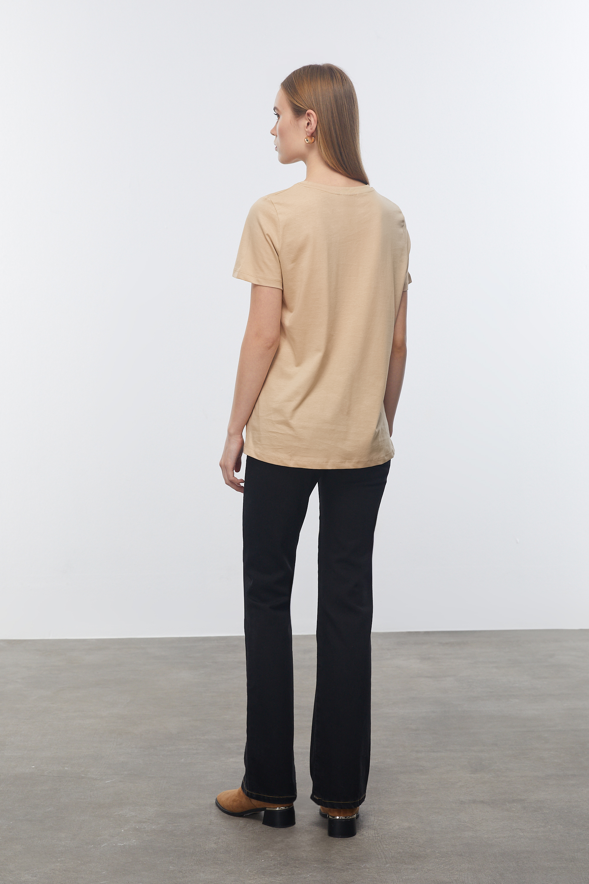 ÇİÇEK BASKILI KISA KOLLU T-SHIRT