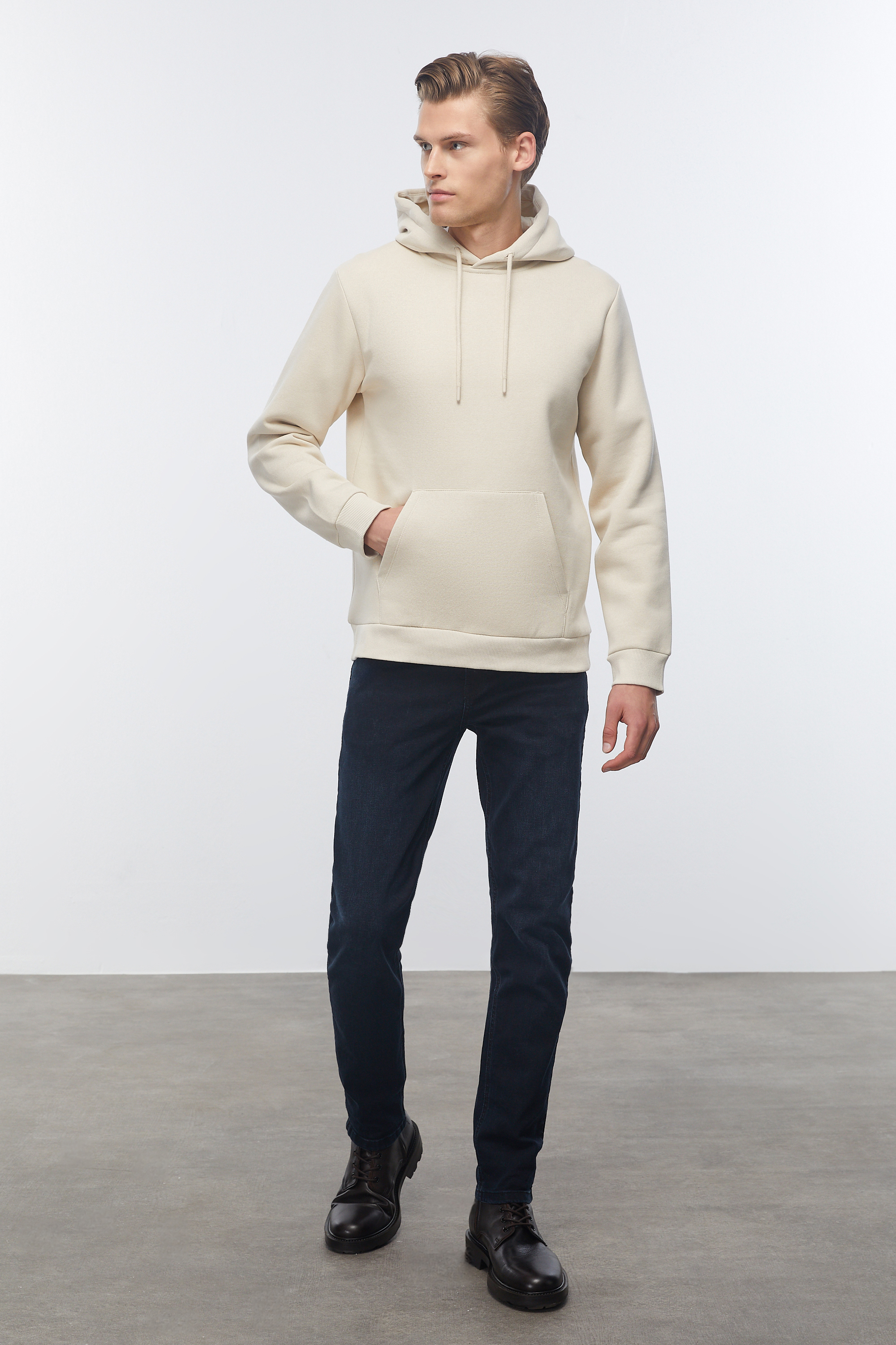 KAPÜŞONLU SWEATSHIRT